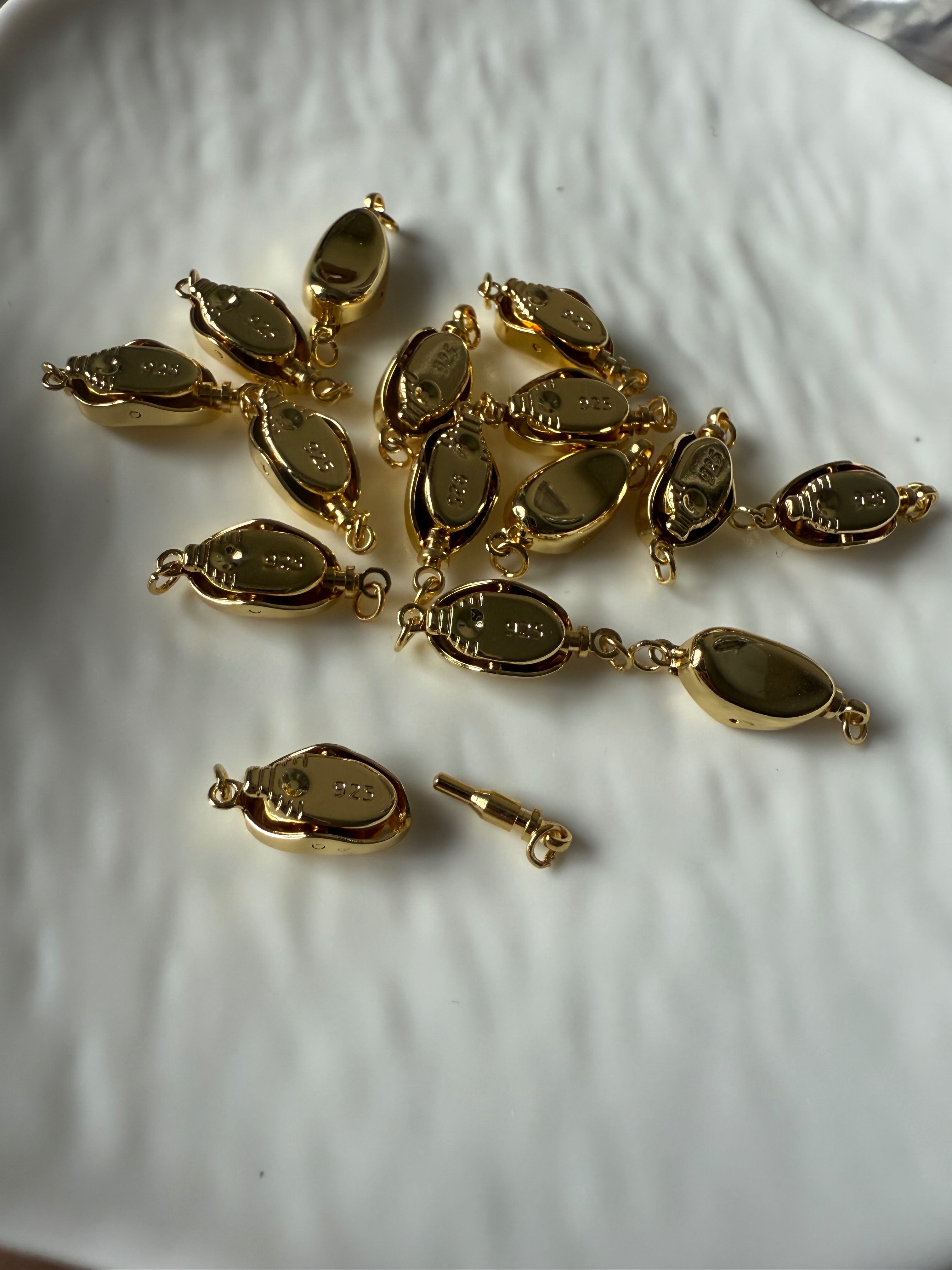 蠍蠍水晶批發｜高保配飾｜釦頭、抽拉鏈、羊角丁、開口圈、閉口圈