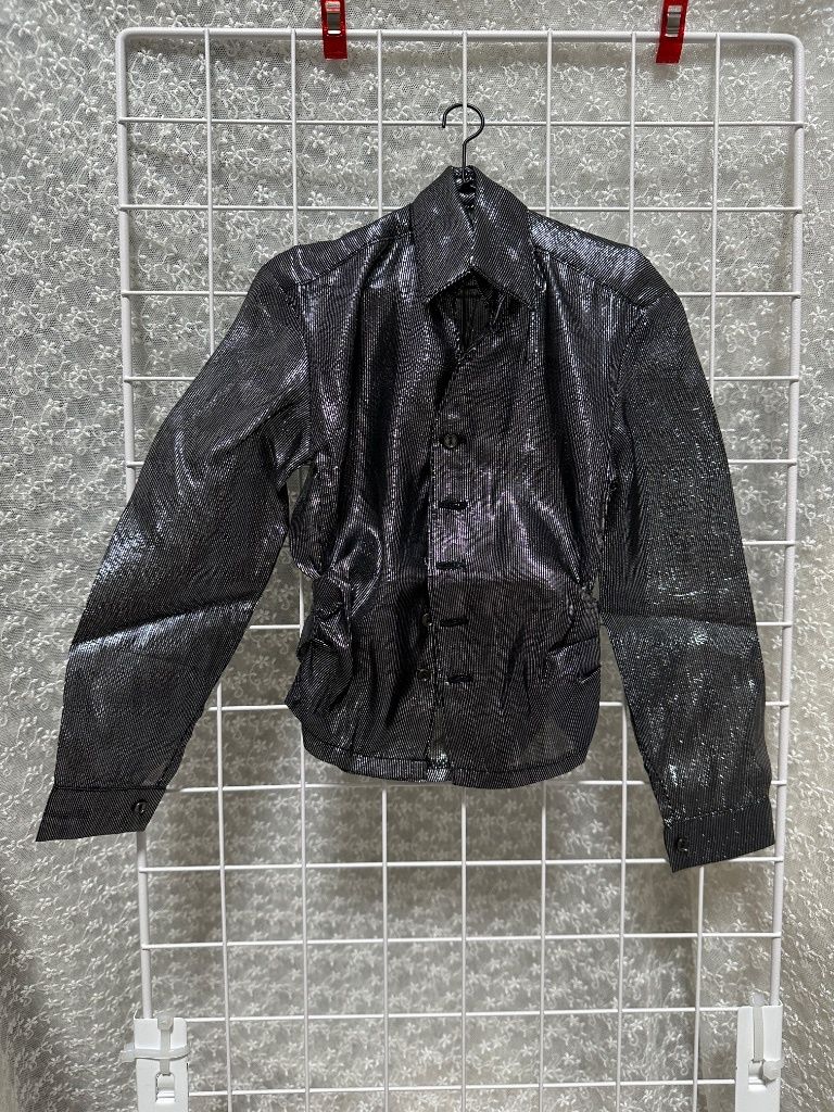 ID75 / SweetPool - 腰部抓皺深灰細條紋亮面襯衫