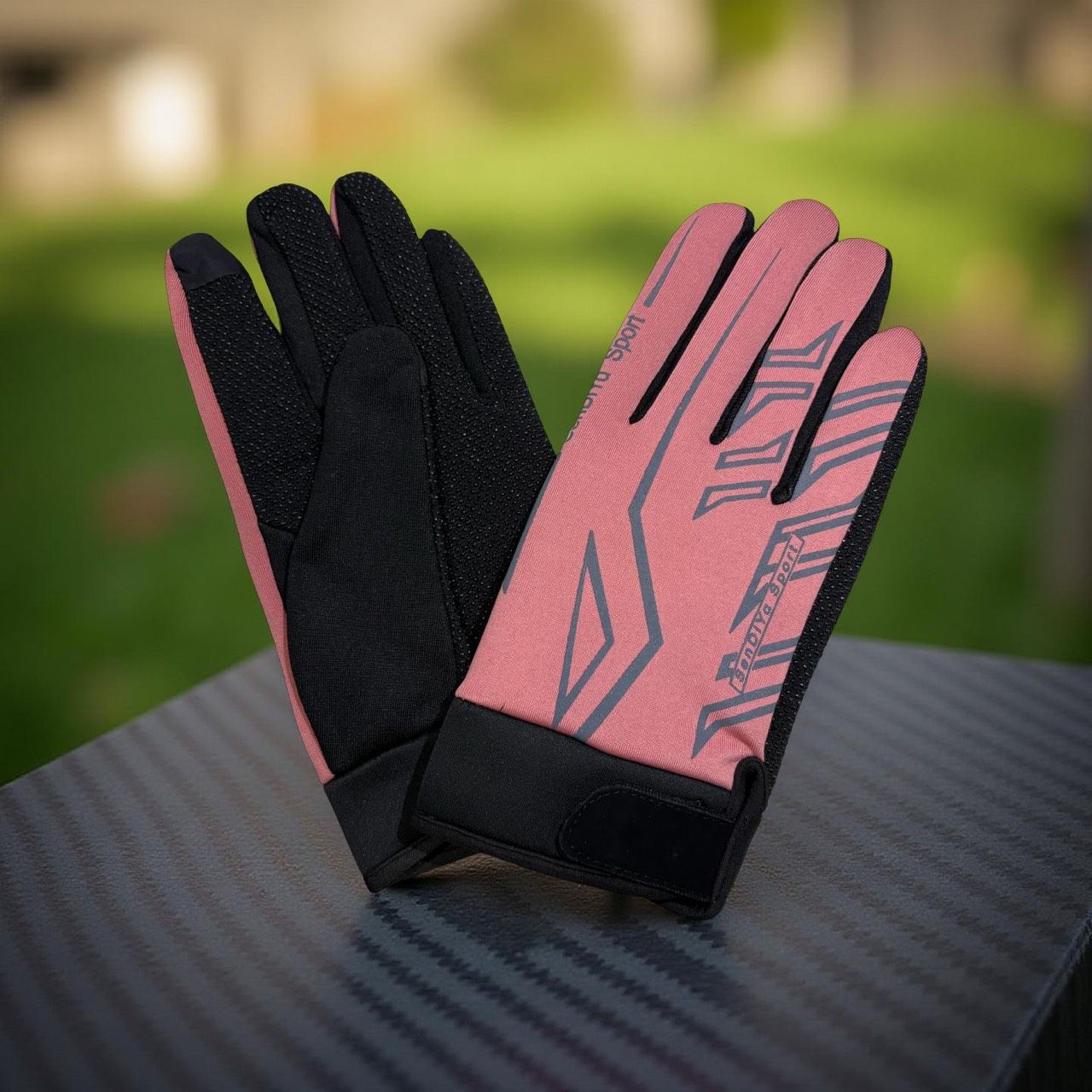 【江家嚴選】瑕疵品出清|騎士防滑手套｜機車通勤 運動風設計｜耐磨止滑 手腕可調|彈性貼合