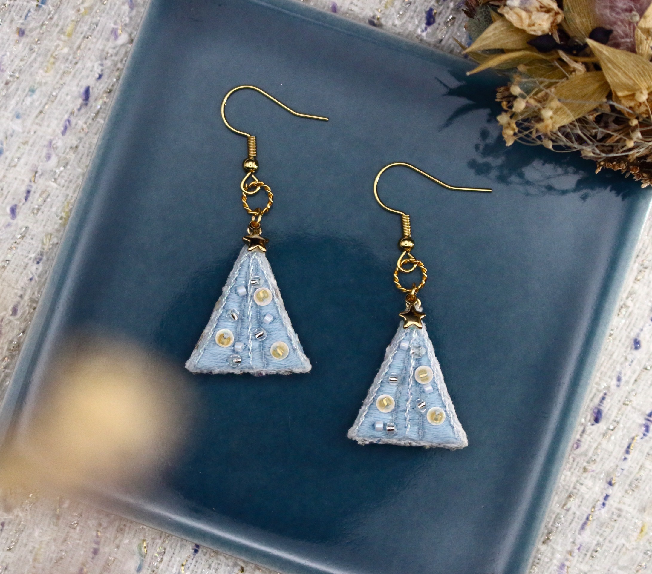 刺繡耳環 - 夢幻島的午夜雪松 Midnight Pine