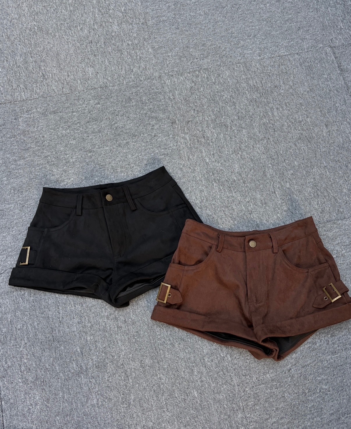 現貨 秋冬 👢 麂皮絨扣環反折造型短褲