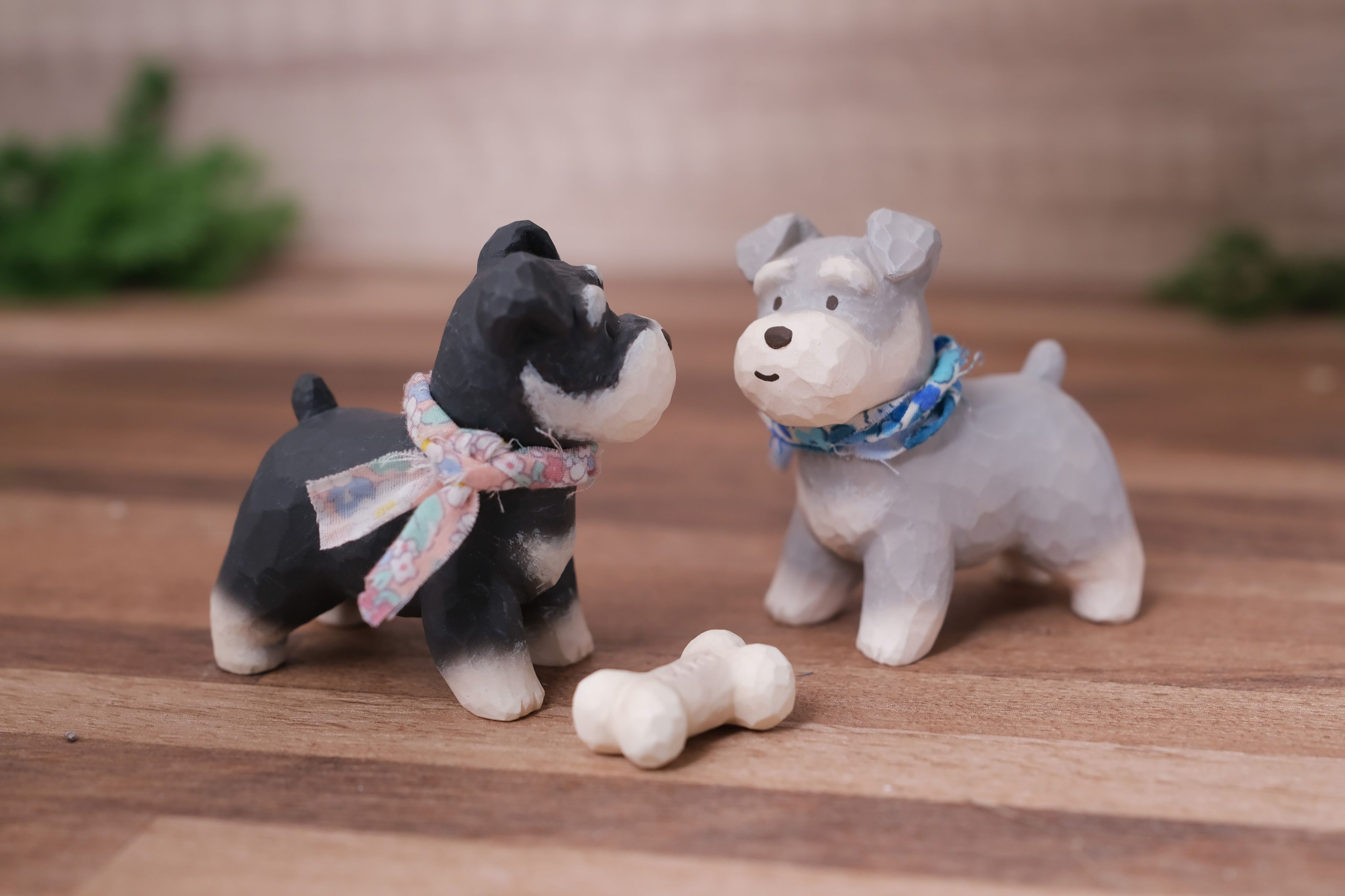 雕刻風 雪納瑞 擺飾｜霜月白／煙墨黑