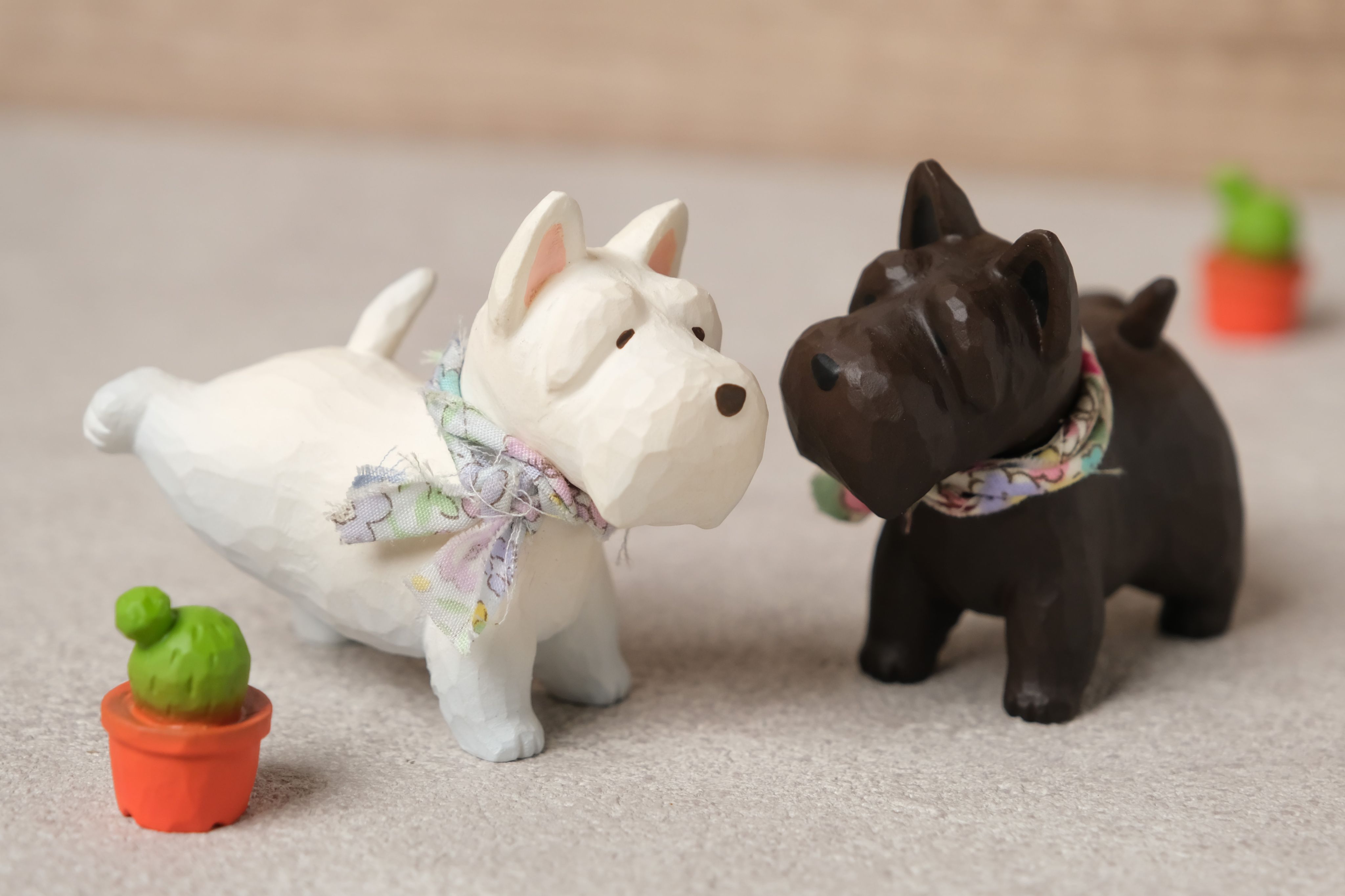 雕刻風 蘇格蘭梗擺飾｜藍霧白／黑糖棕