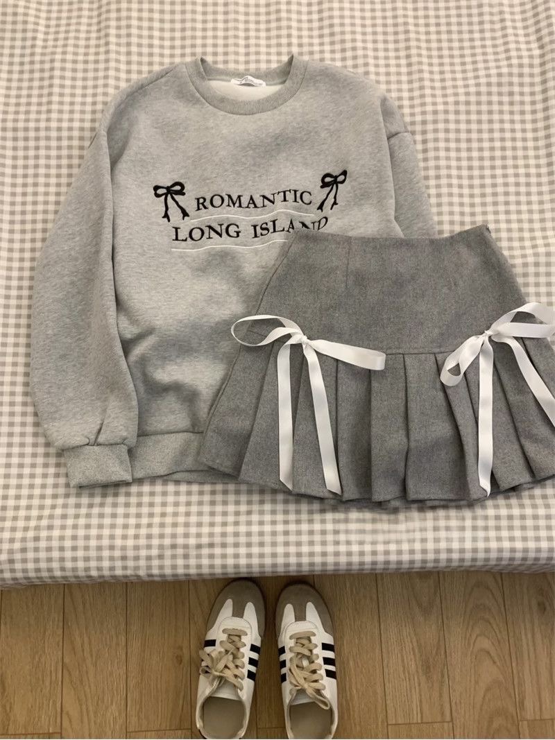 ꒰韓系刺繡字母長袖+蝴蝶結百褶裙套裝꒱♡可愛