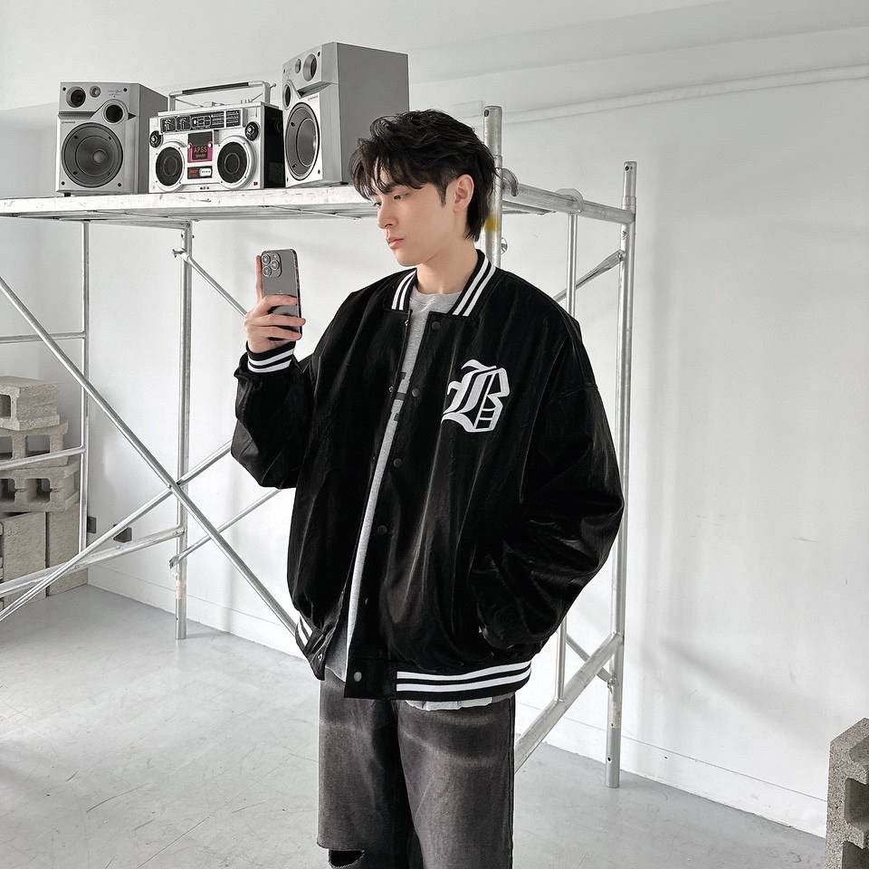 歌德字刺繡皮革棒球外套