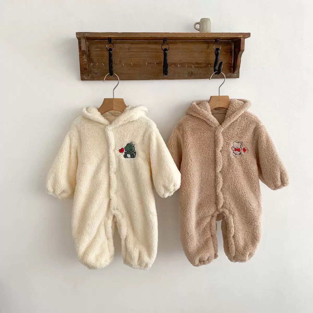 ♡毛絨造型連帽開襟爬服🐻