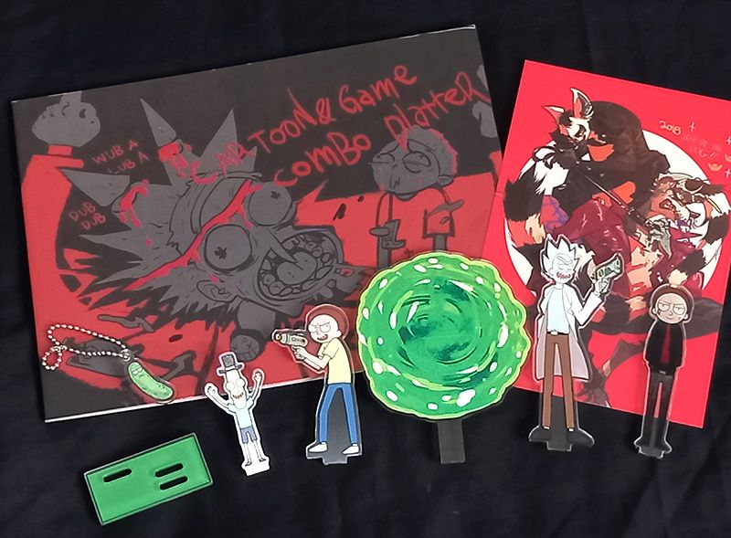 【Rick and Morty出清】同人本+立牌+紙膠帶+胸章吊飾 +大容量A3痛包 大禮包組