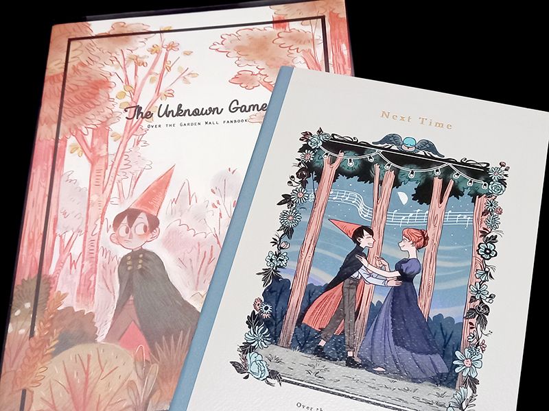 【花園牆外】【二毛】同人本兩本+吊飾+徽章+立牌