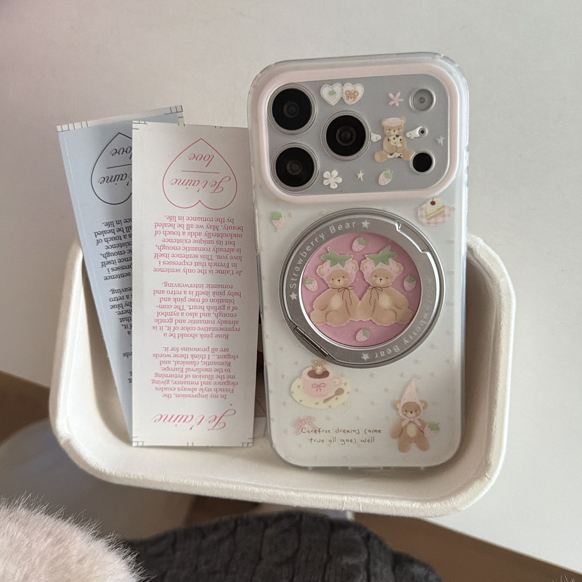 11 p.m.| ins草莓小熊 鏡頭插圖 360度支架 磁吸iPhone手機殼（15pro-17promax）