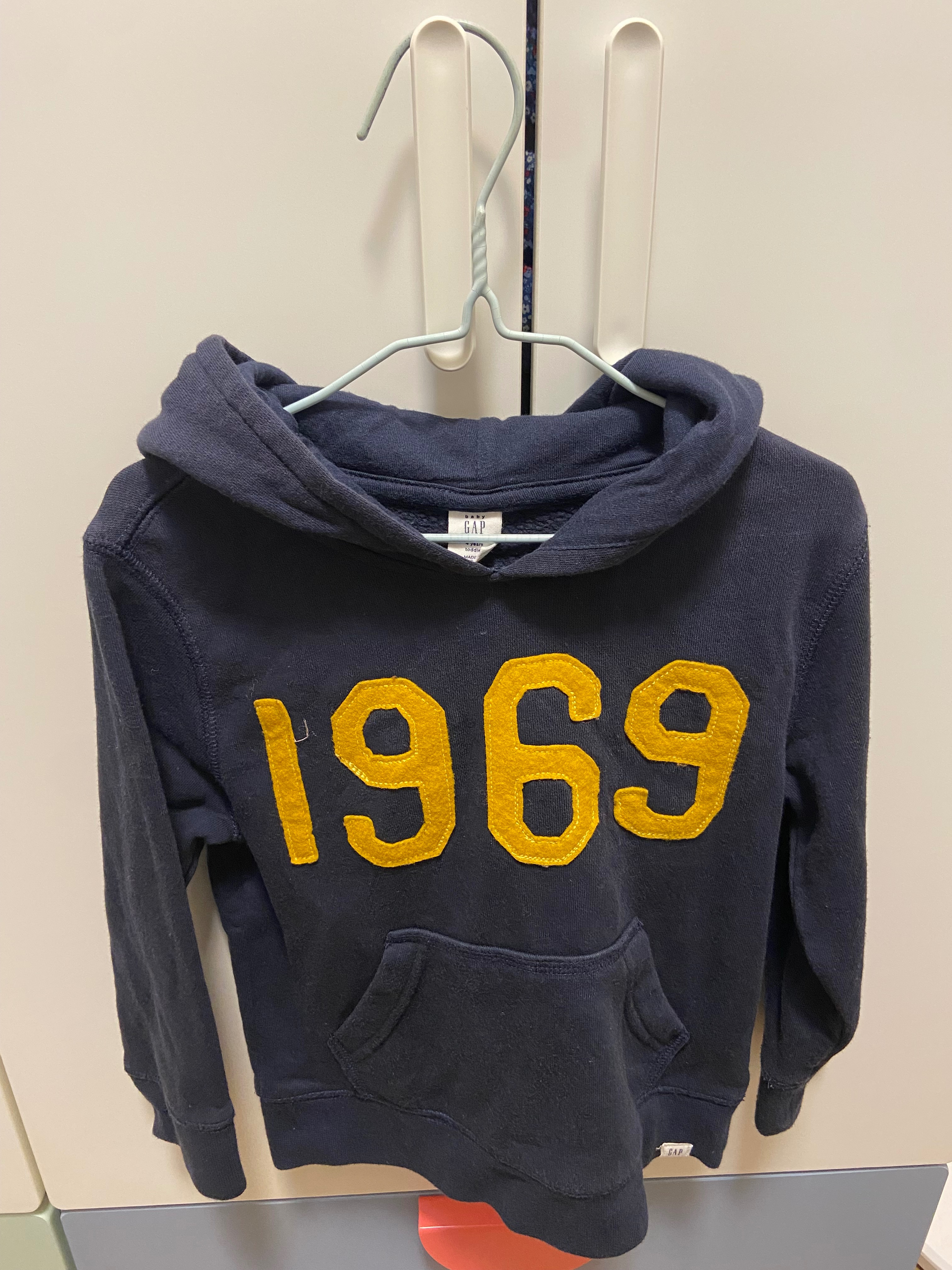 GAP深藍色帽Ｔ 4Y