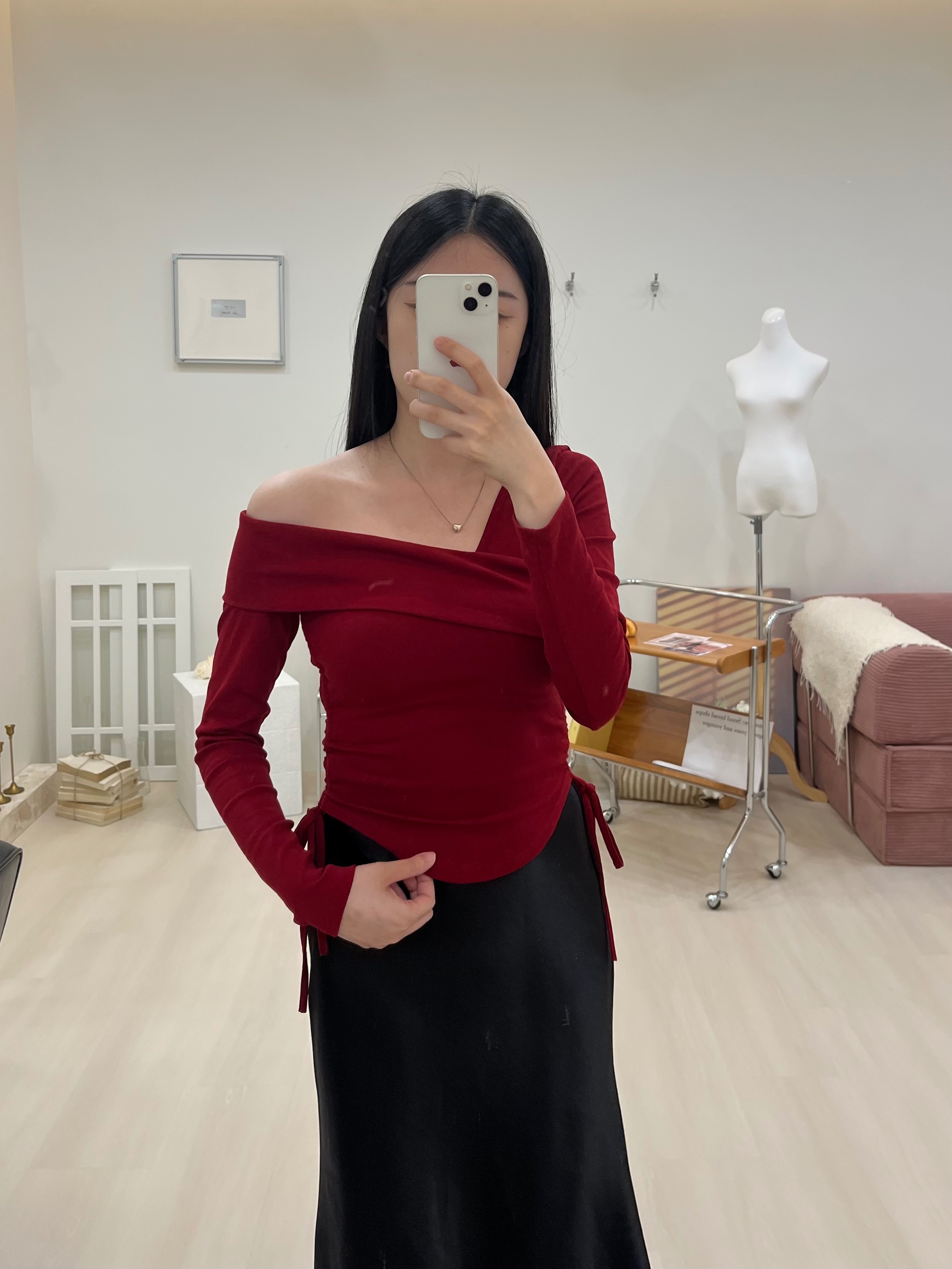 詠嘆調·設計感不規則領上衣 迷人紅