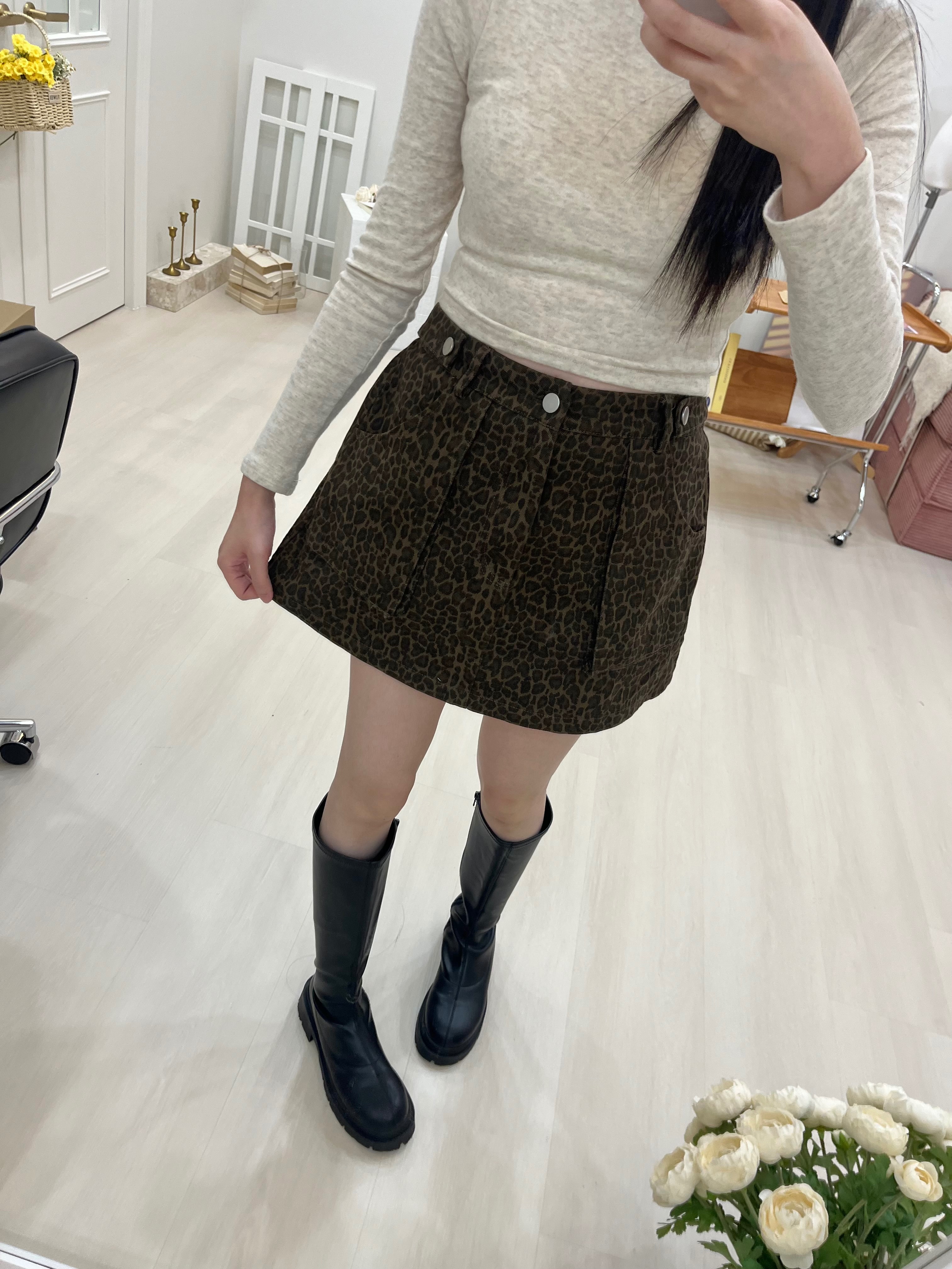 造型拉滿口袋豹紋短裙