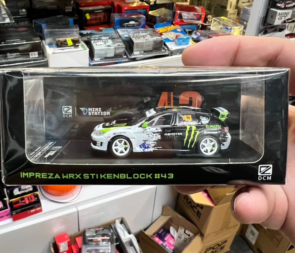 （小賈車庫） DCM ＆ Mini Station 1/64 Focus RS Block43
