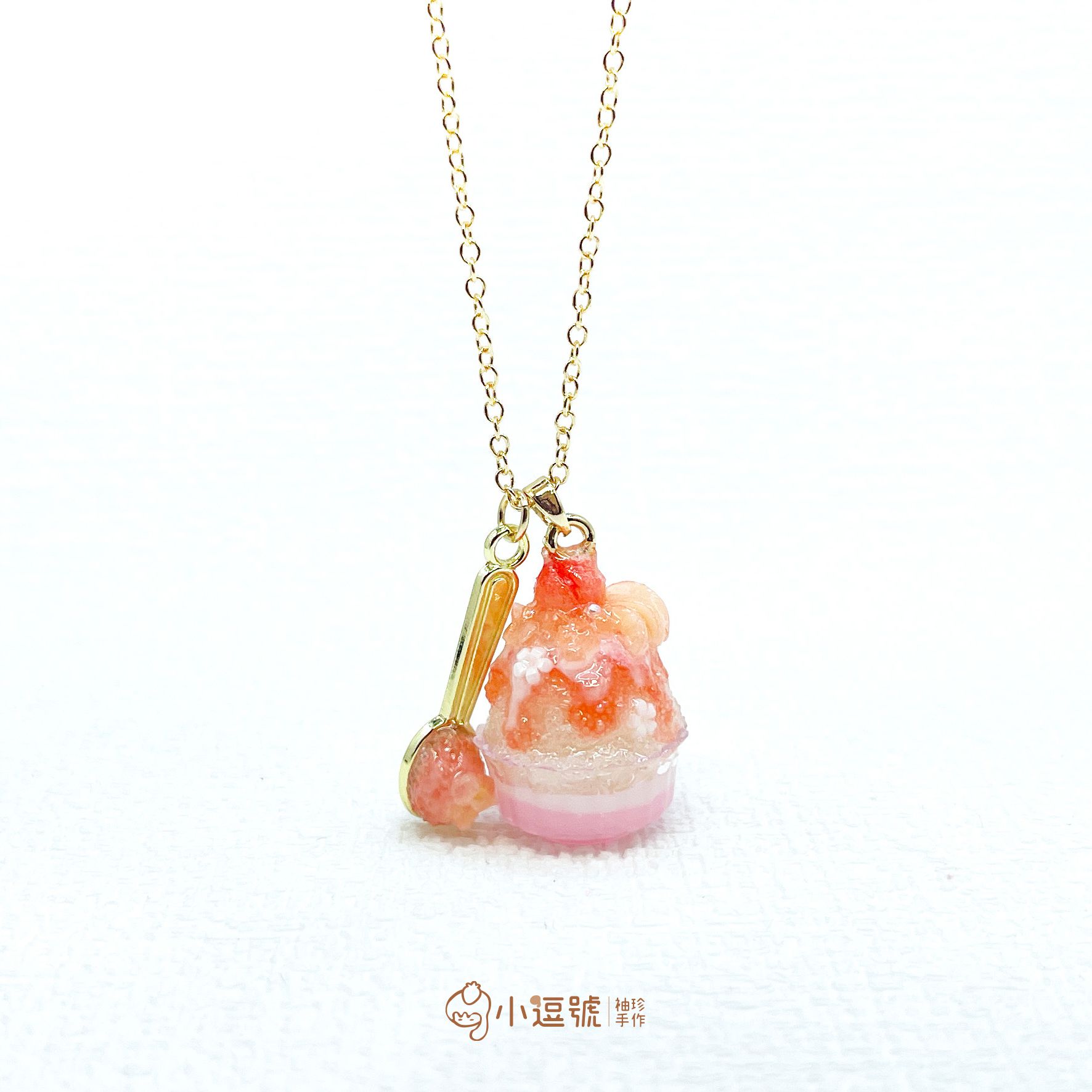 ✨小逗號袖珍手作✨｜夏日冰品祭｜分你一口水蜜桃冰｜金色項鍊｜文創｜仿真甜點｜可愛｜手作｜黏土｜生日禮物｜療癒｜甜點飾品
