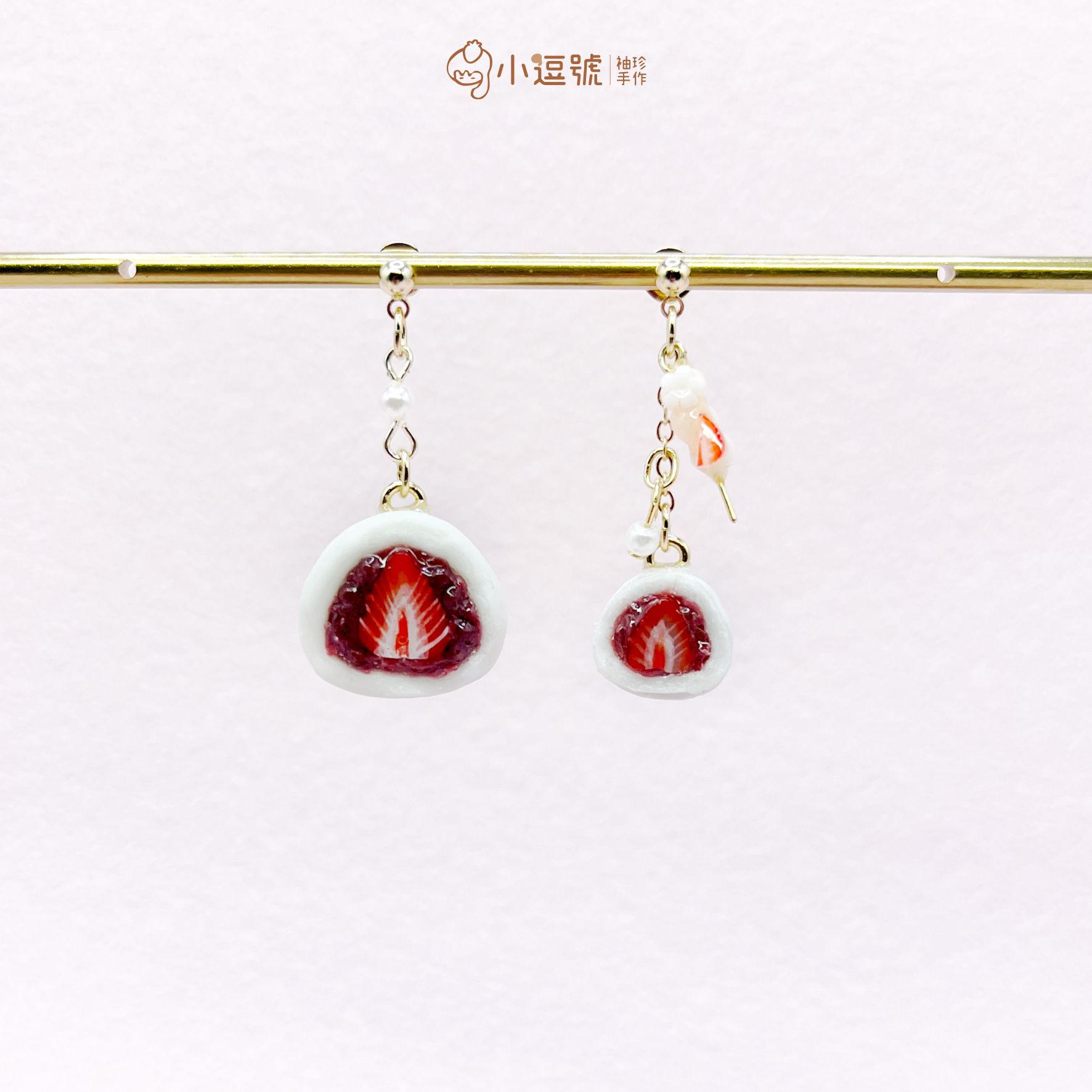 ✨小逗號袖珍手作✨｜日式和風｜草莓大福糰子｜不對稱耳環｜文創｜仿真食物｜微縮｜手作｜禮物｜療癒｜甜點飾品