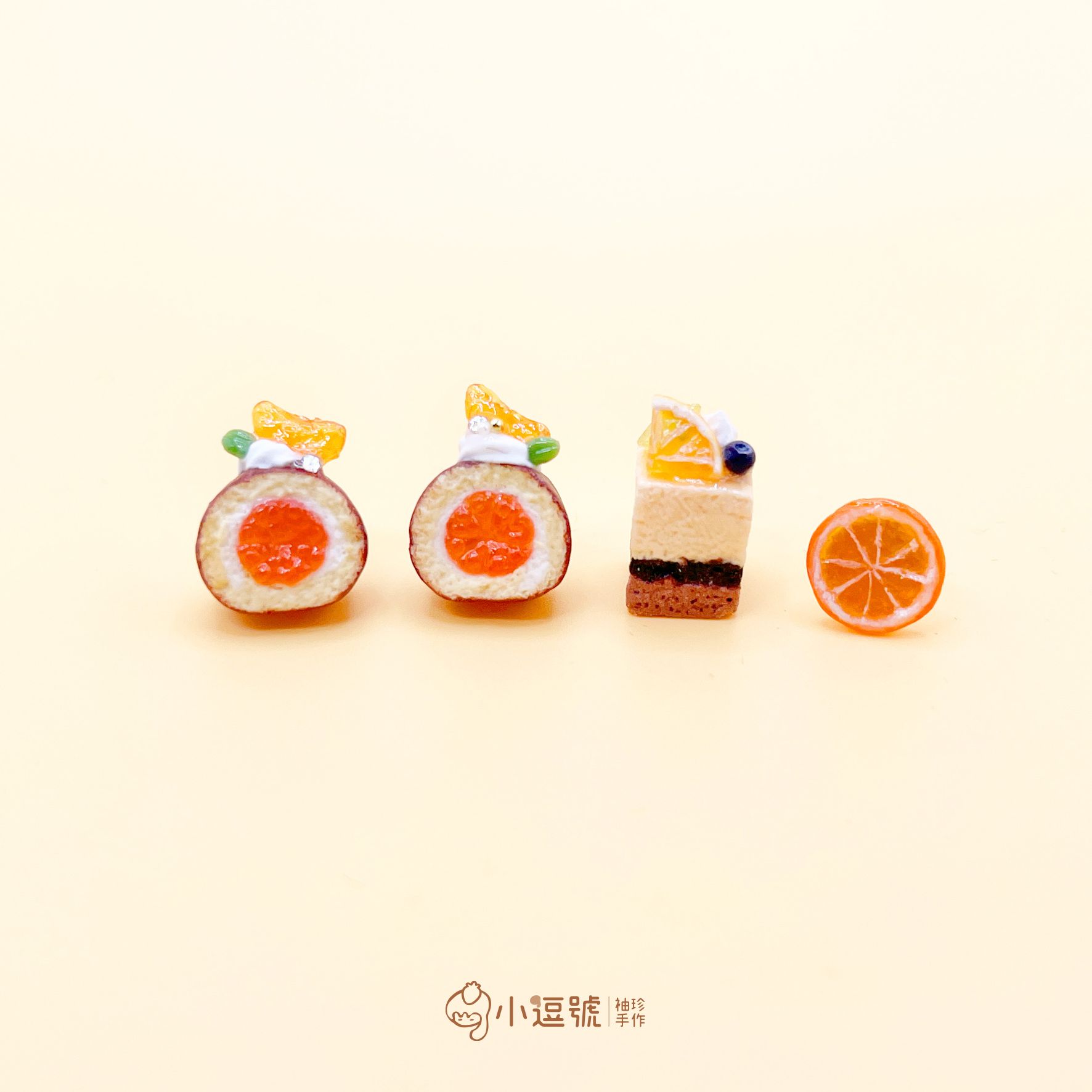 ✨小逗號袖珍手作✨｜大橘大利年節系列｜橘年大吉甜點四入組｜耳針耳環｜貼耳｜金色｜文創｜仿真食物｜可愛｜禮物｜甜點耳環