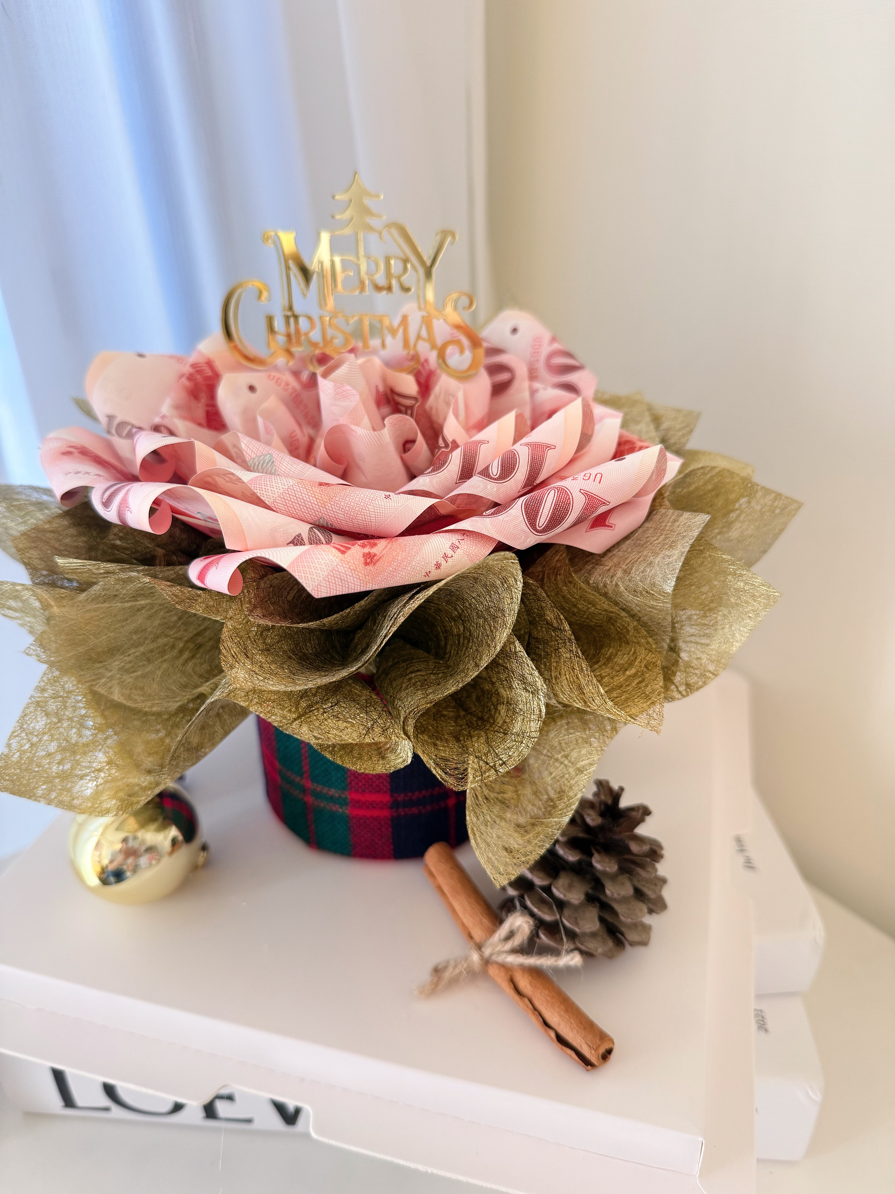 🎄聖誕節限定款🎄含真鈔1200）有錢桌花/鈔票花/真鈔花/現金花/抱抱桶/交換禮物/聖誕禮物/花禮/松果