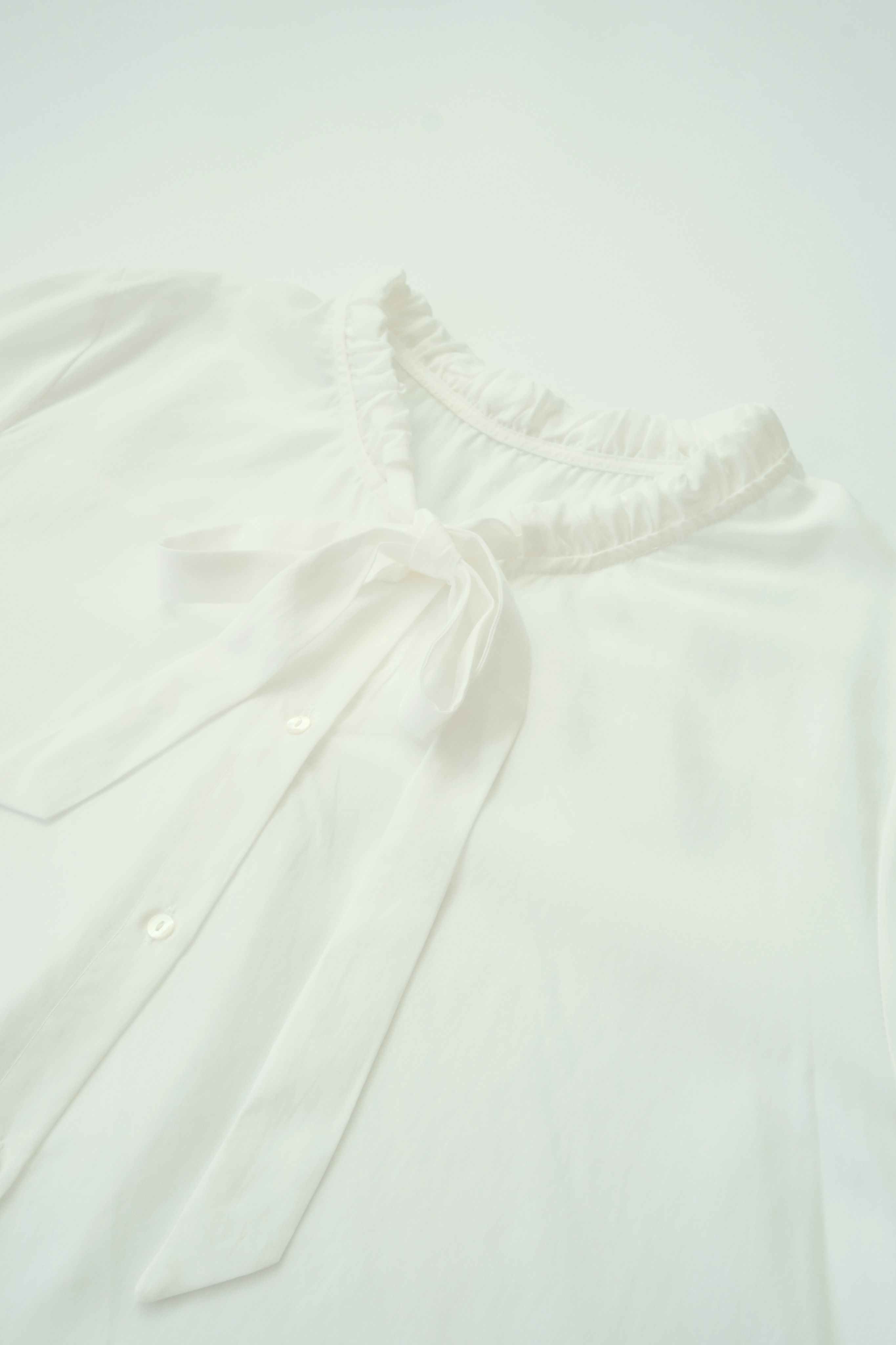 【H25】荷葉領綁帶襯衫