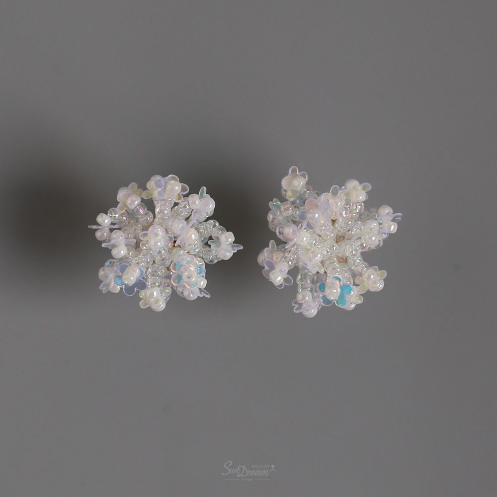 微光點點｜柔白花絮花朵耳環【可改夾款】