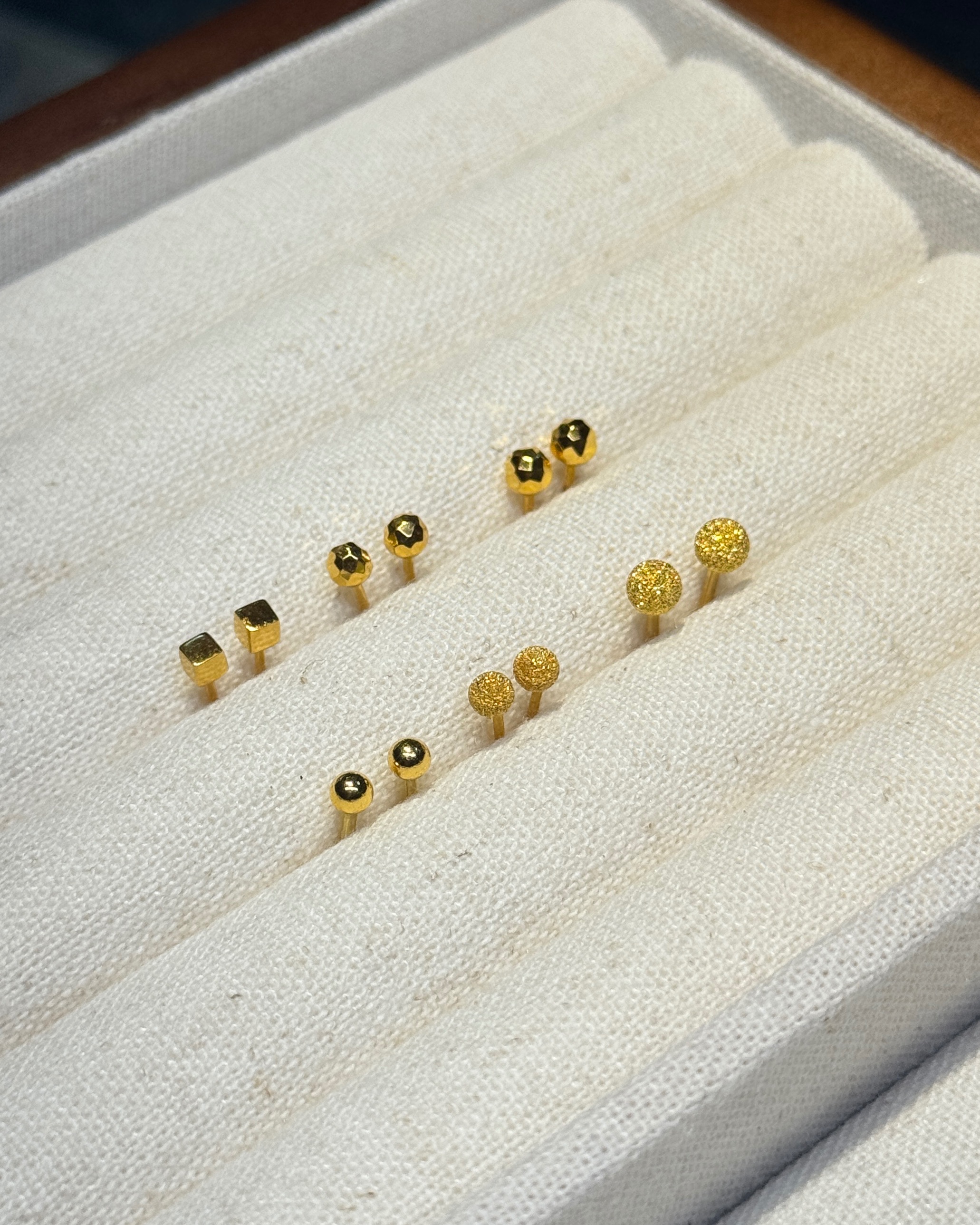 純金 簡約小耳針