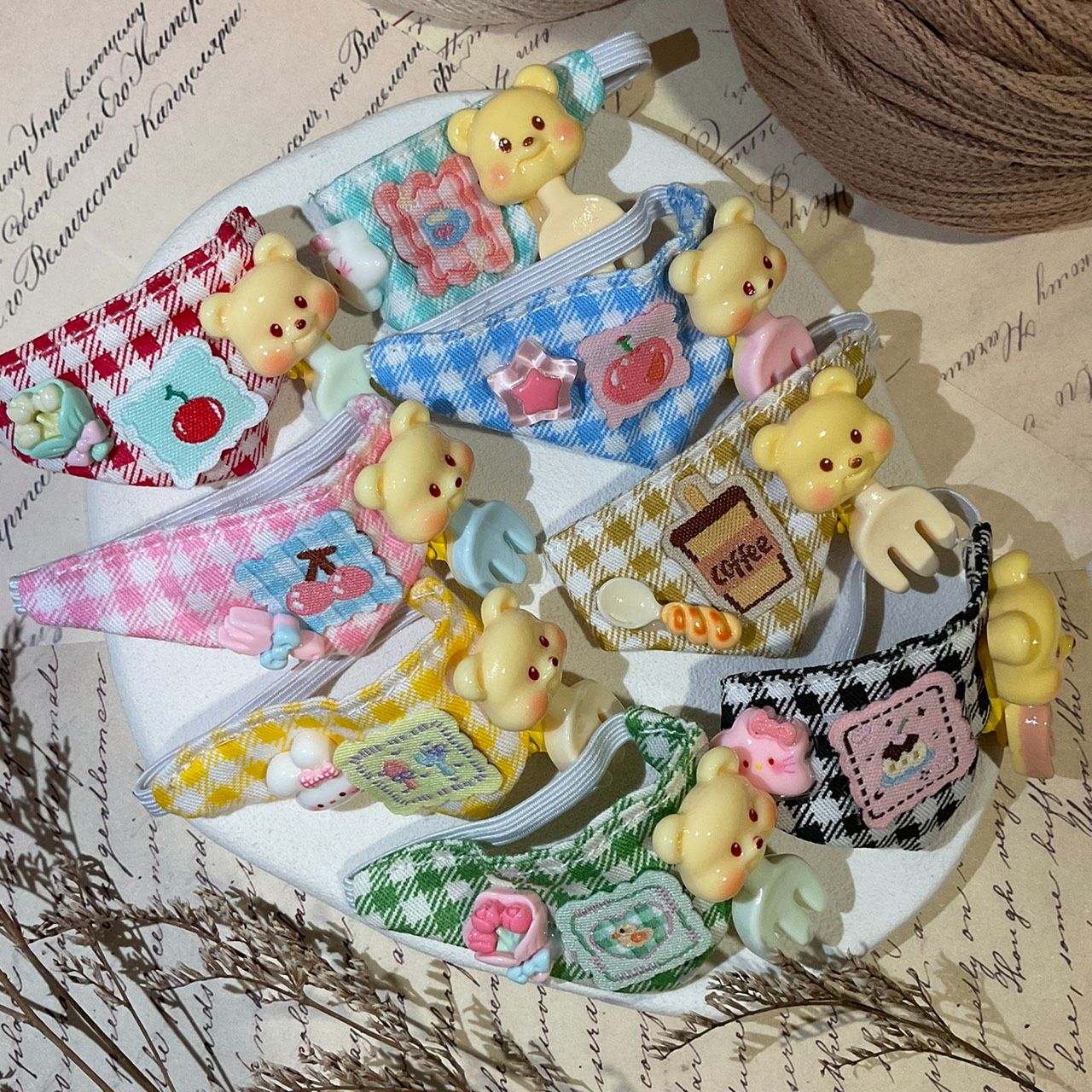 OTO娃哇屋🐰🐱格子圍兜兜口水巾（送小熊湯匙夾）（10~13cm 娃）