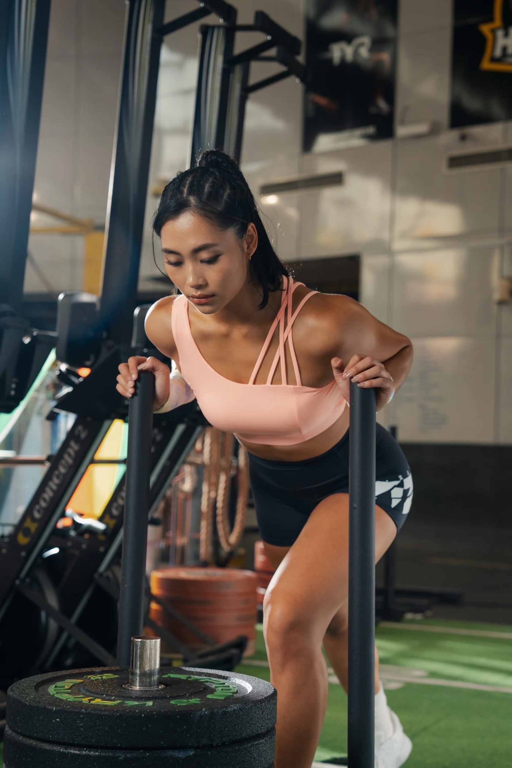 Asym Cross Bra 不對稱中強度運動內衣