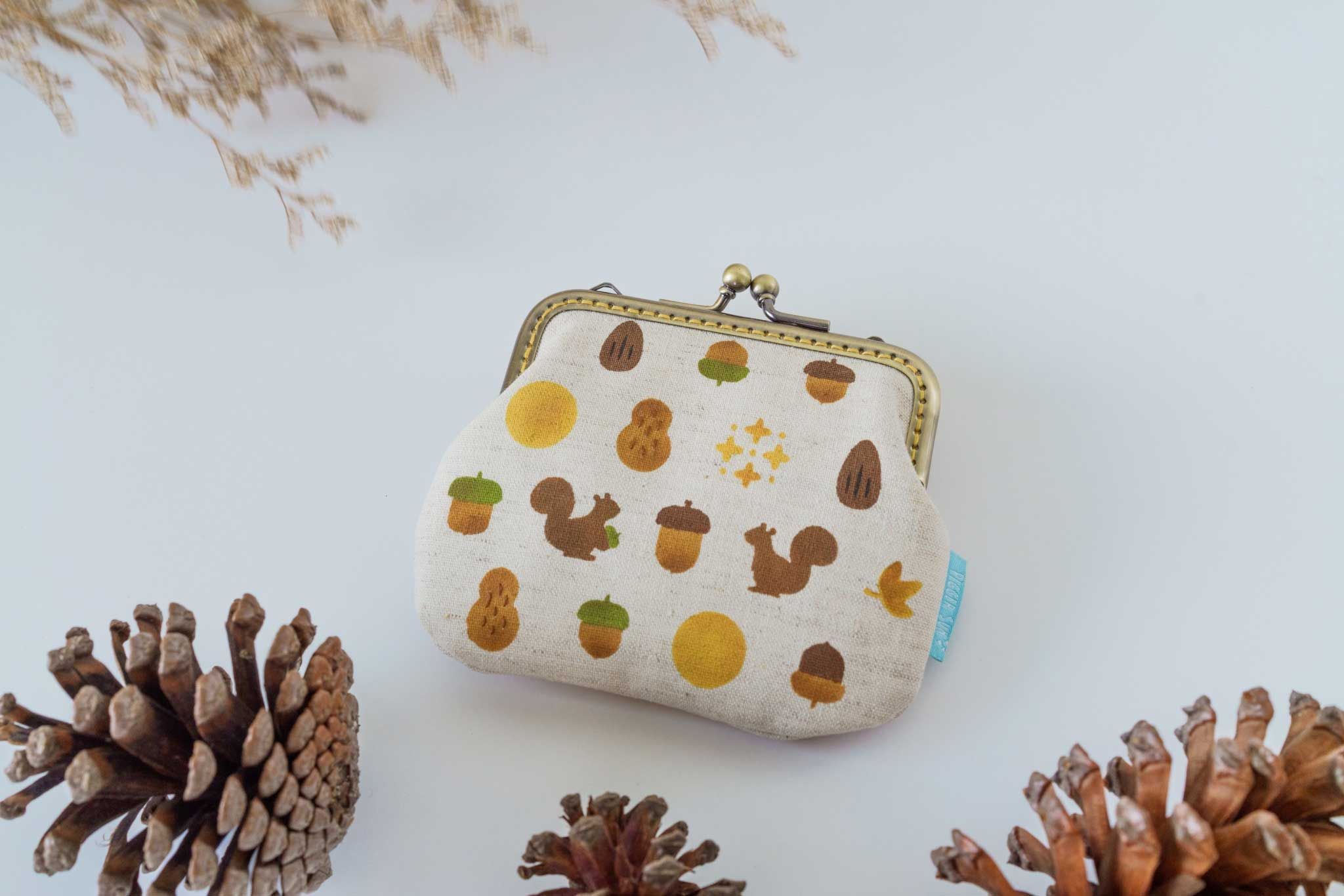 松鼠藏果型染方口金零錢包