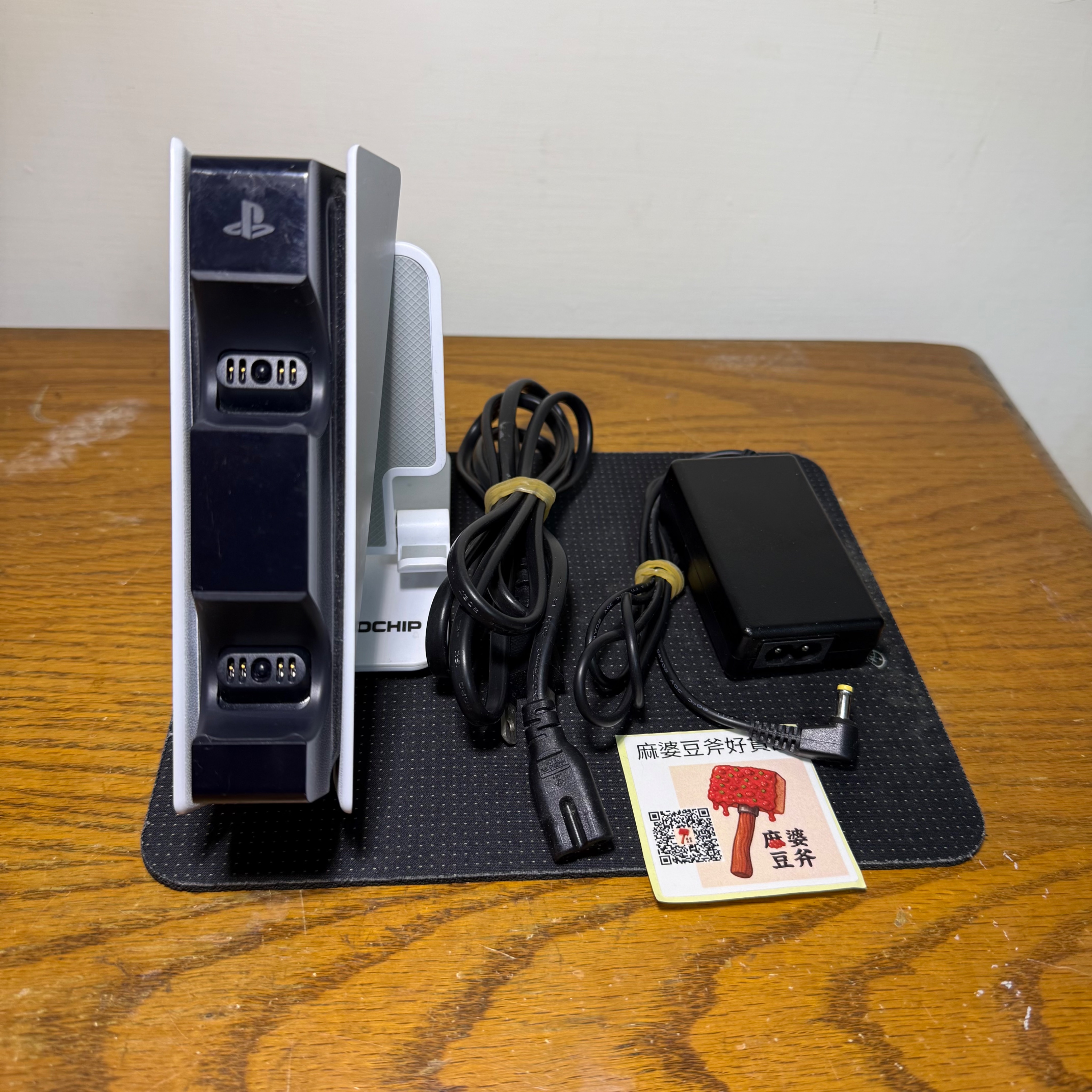 （二手）PS5 Dualsense 原廠雙手把坐充 （台灣插座110/220V用）