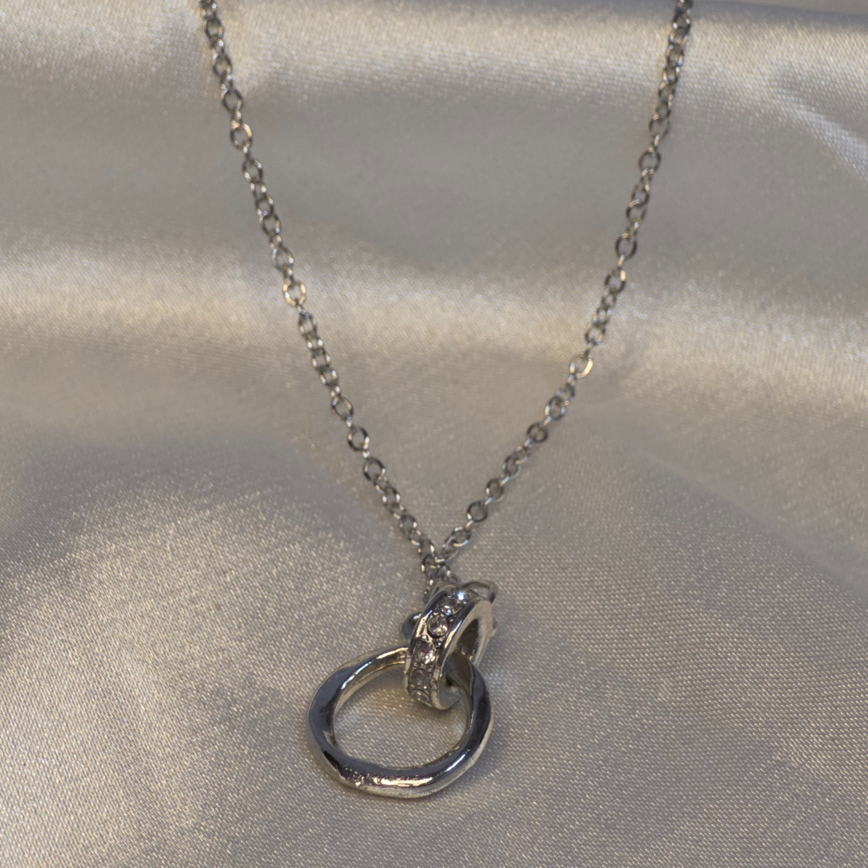 雙圈交疊項鍊｜氣質小眾鎖骨鍊｜極簡百搭｜銀色短鍊不挑衣服