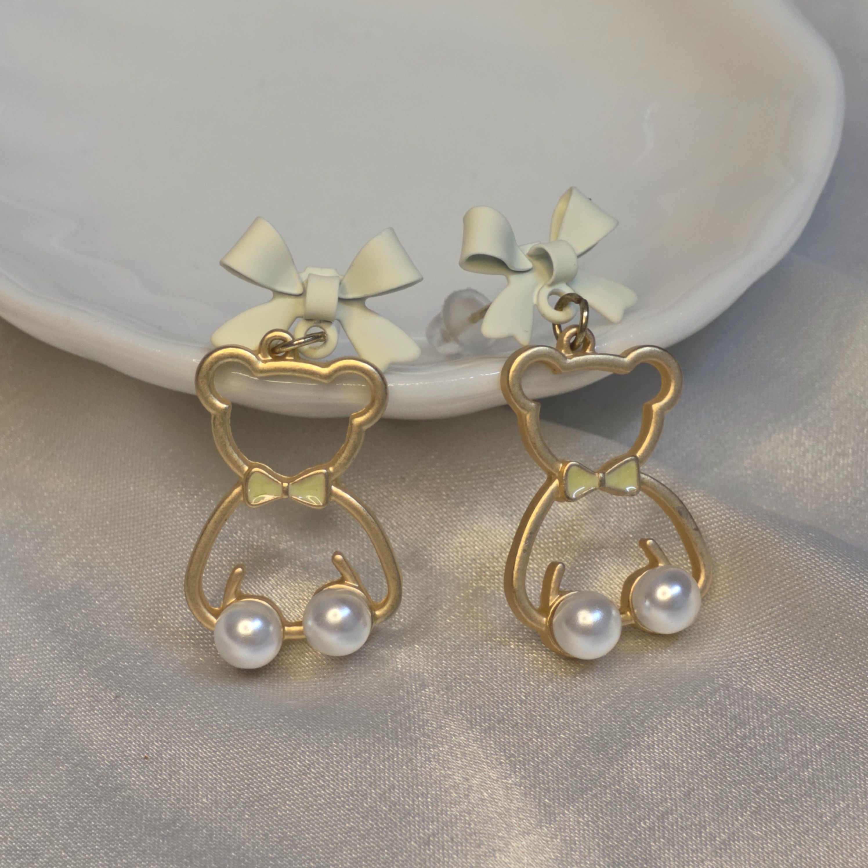 925銀針 小熊珍珠耳環｜奶油蝴蝶結耳飾｜甜美不幼稚｜氣質溫柔垂墜款｜百搭輕熟風