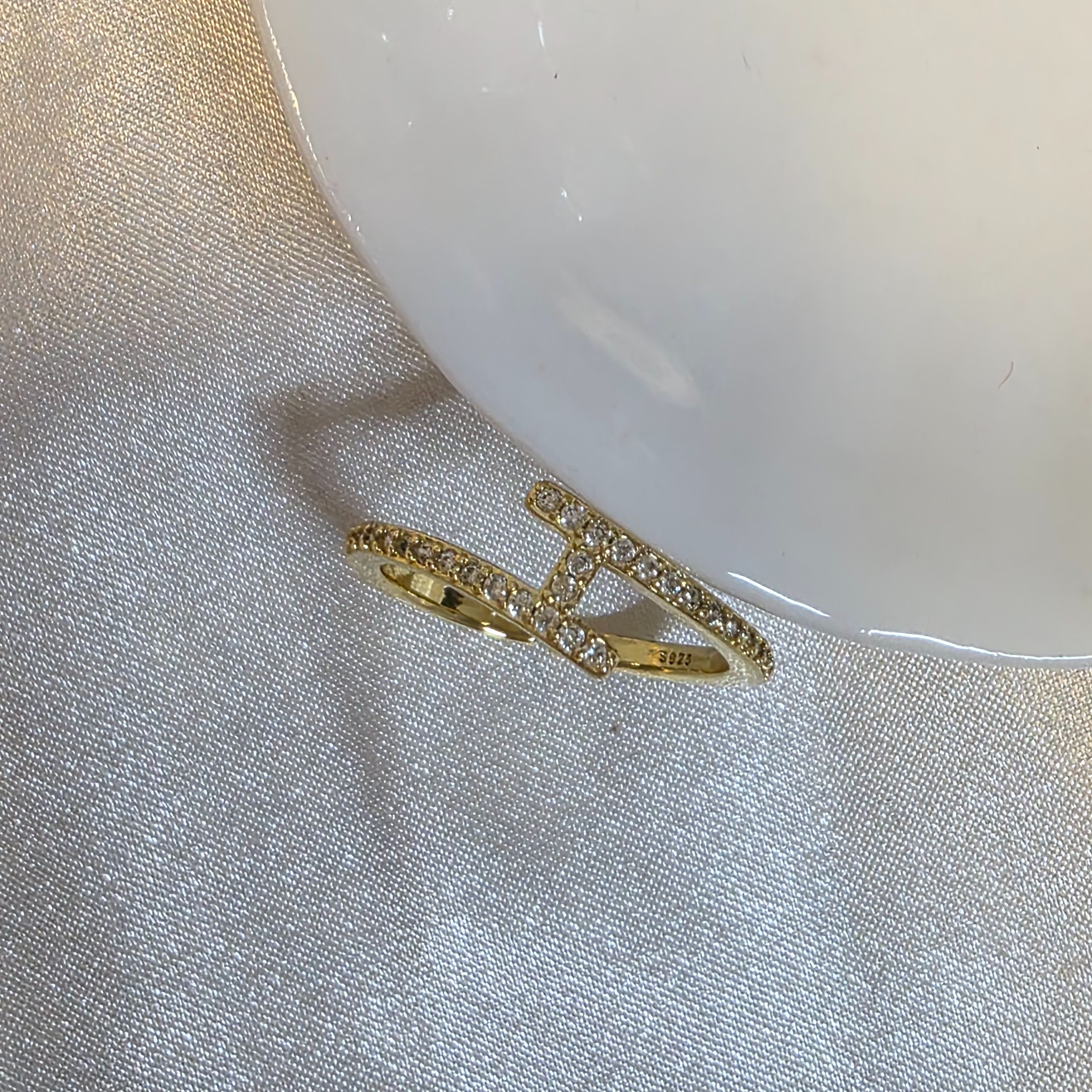 金色交叉戒指｜排鑽氣質戒｜韓系小眾設計｜不挑手型｜精緻顯白戒指