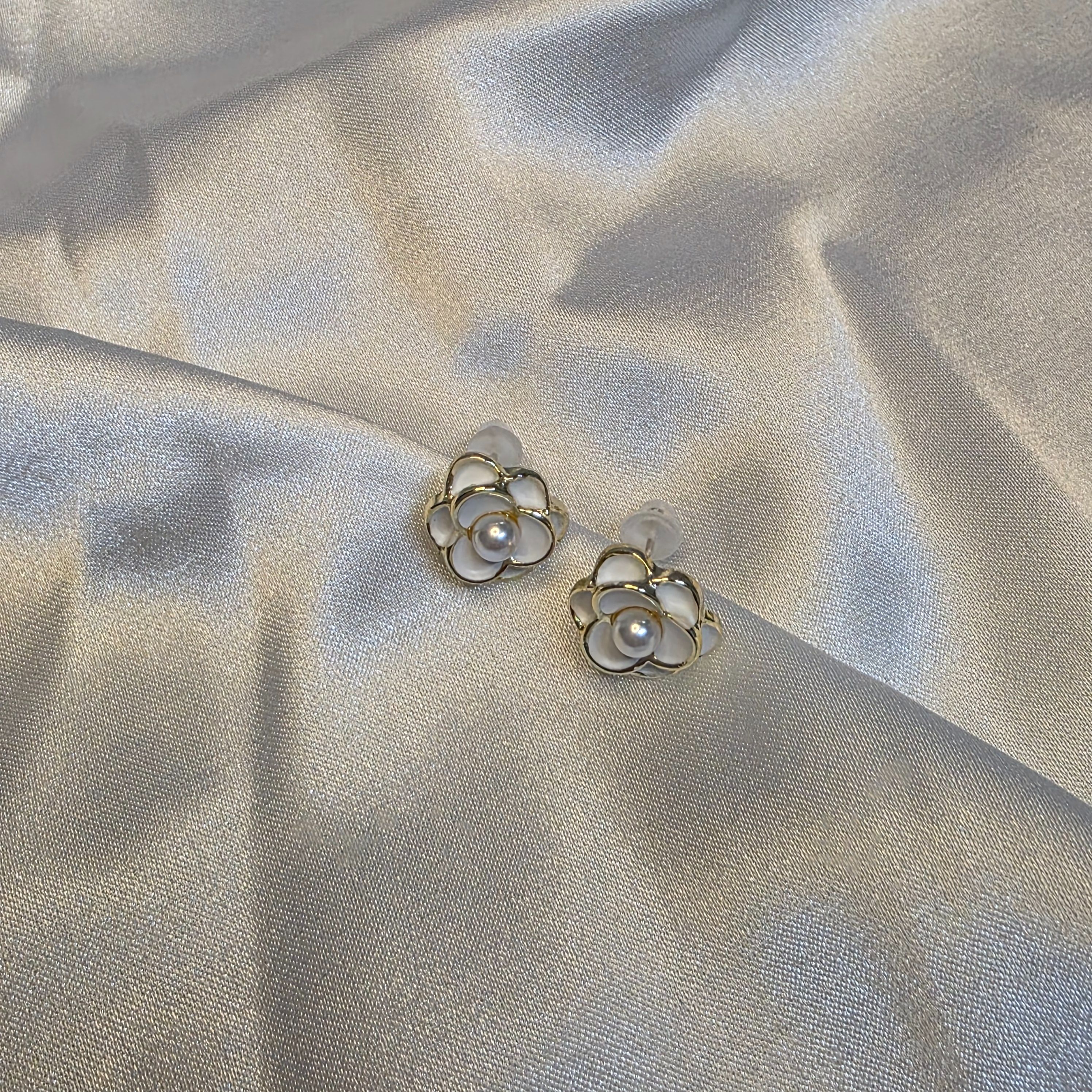 白花珍珠耳環｜925銀針｜法式小花耳針｜溫柔氣質款｜日常百搭不浮誇