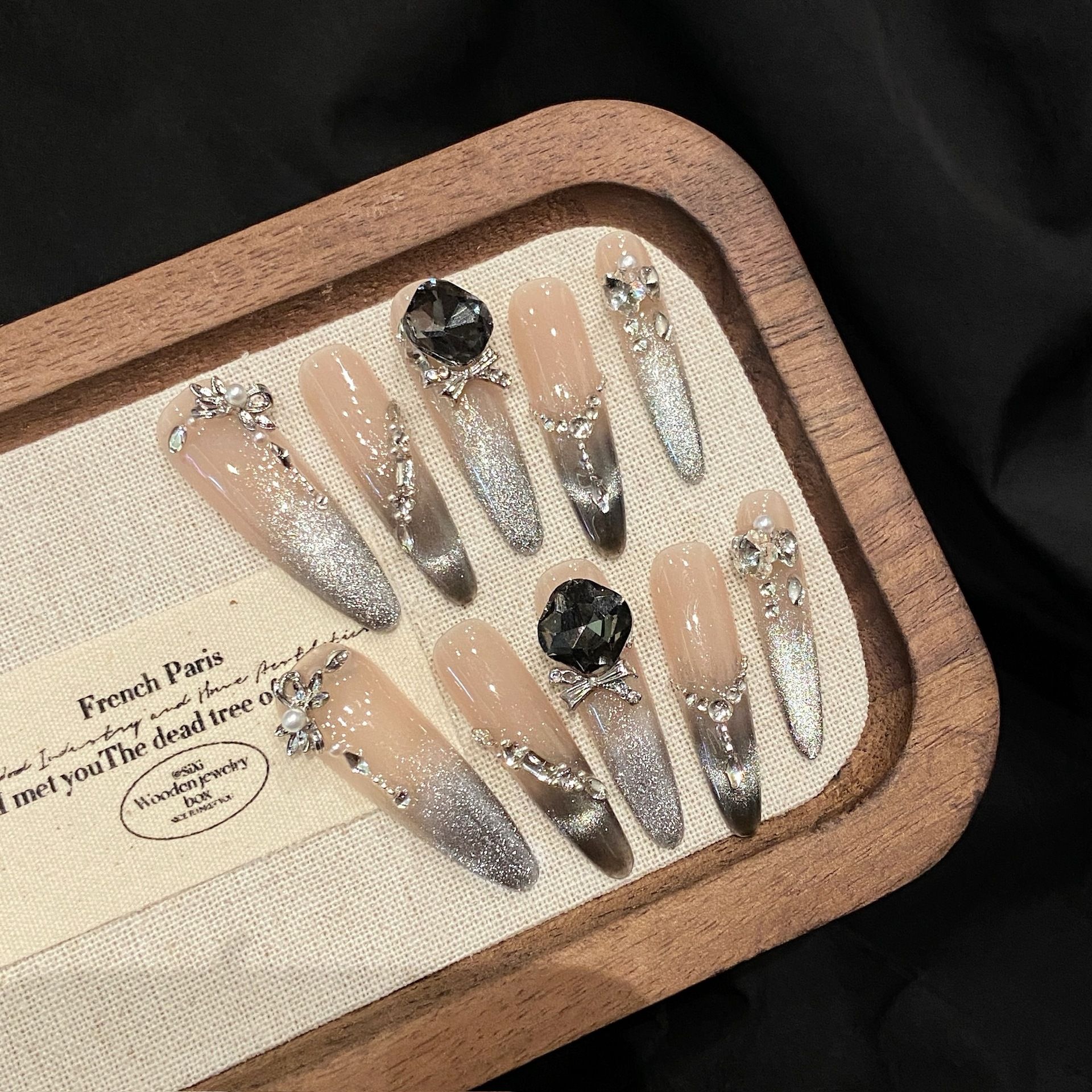 17穿戴甲（純手工）