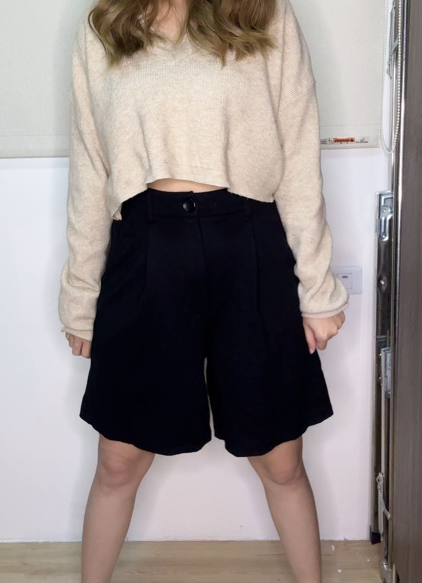 黑色中即膝五分短褲