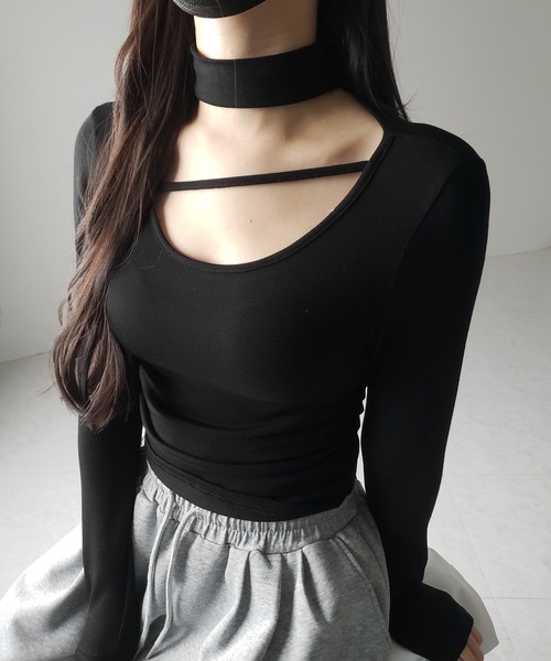 MUHE 小高領挖空微抓皺上衣