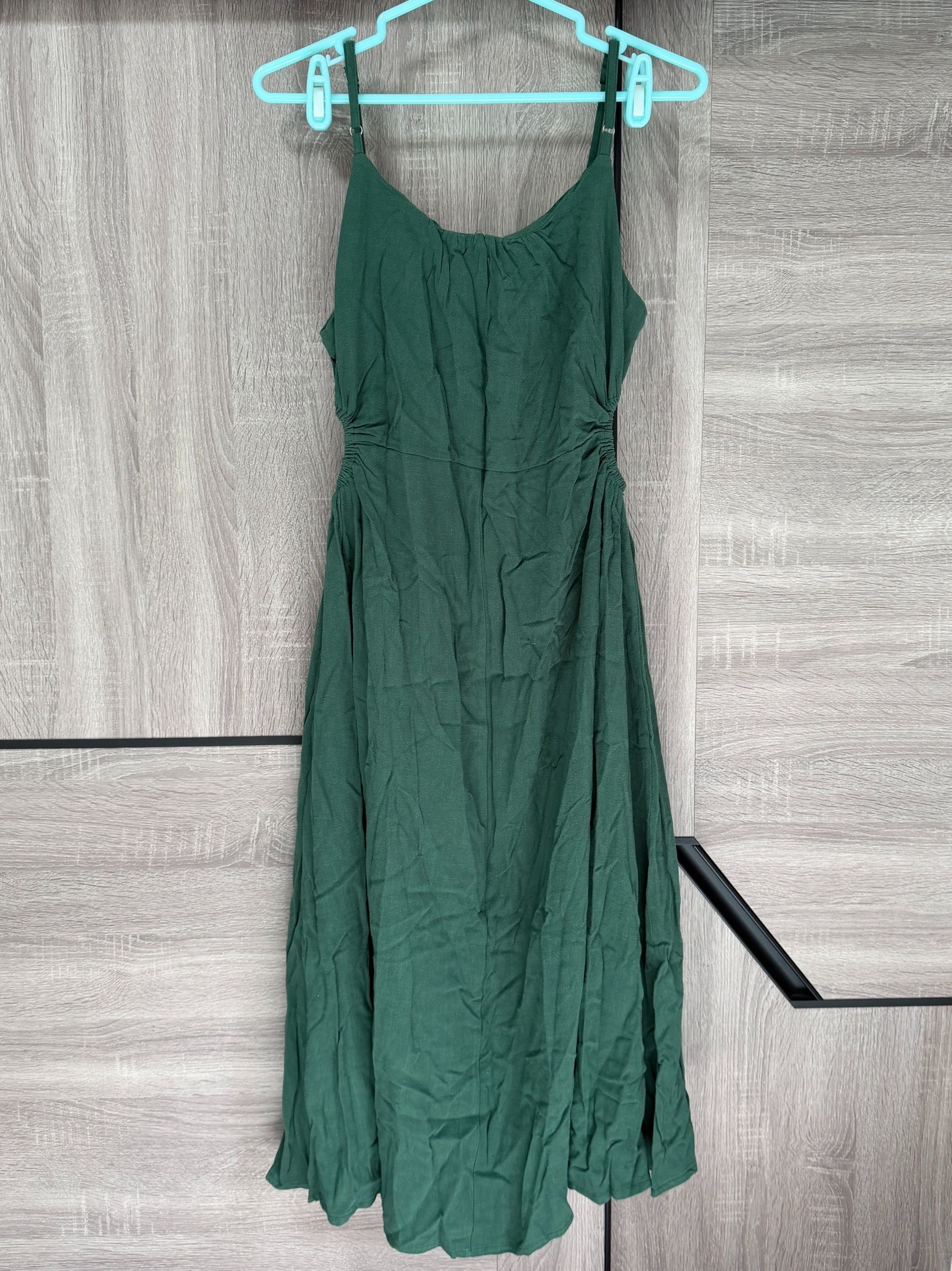 私物-全新-棉麻鏤空露腰洋裝（綠）