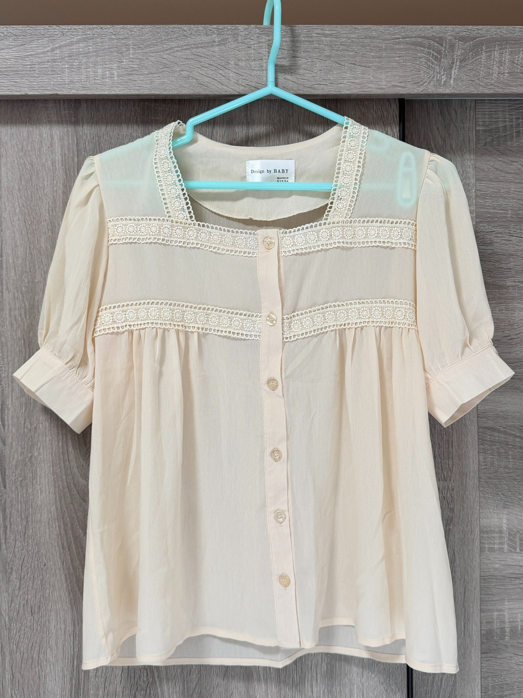 私物-全新-韓貨-透膚雪紡方領刺繡上衣（2色）