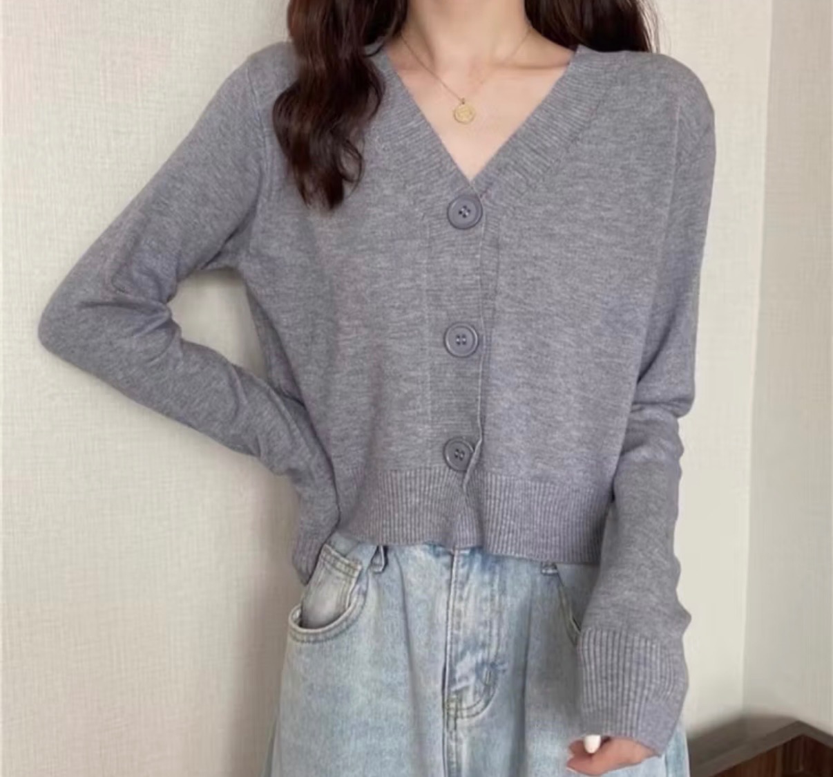 灰色針織上衣