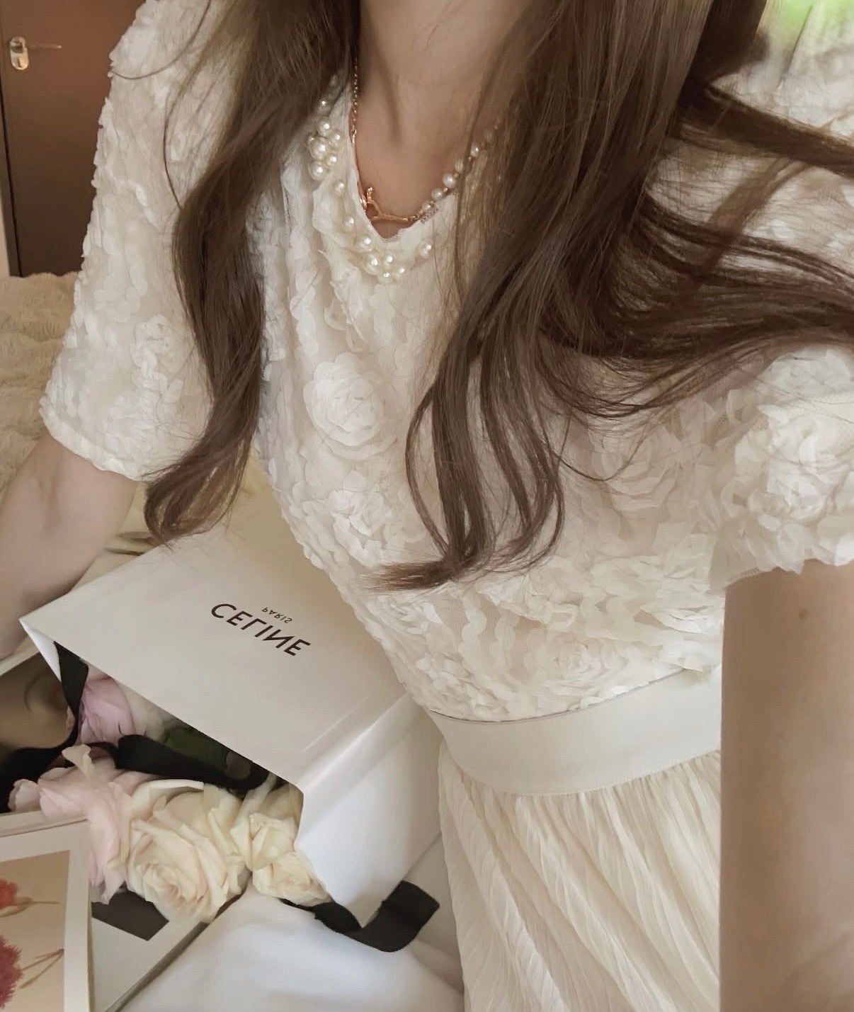 全新 珍珠玫瑰澎袖上衣 米色