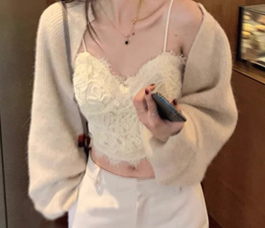 全新 蕾絲細肩背心 米色