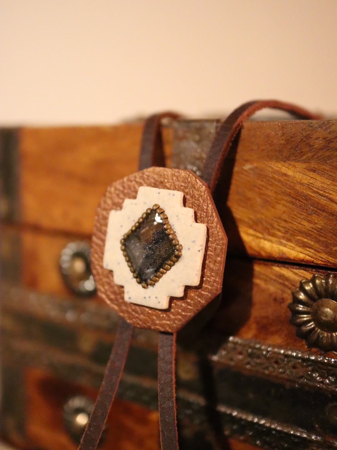 手作軟陶項鍊 鑲嵌波洛領帶 Bolo tie