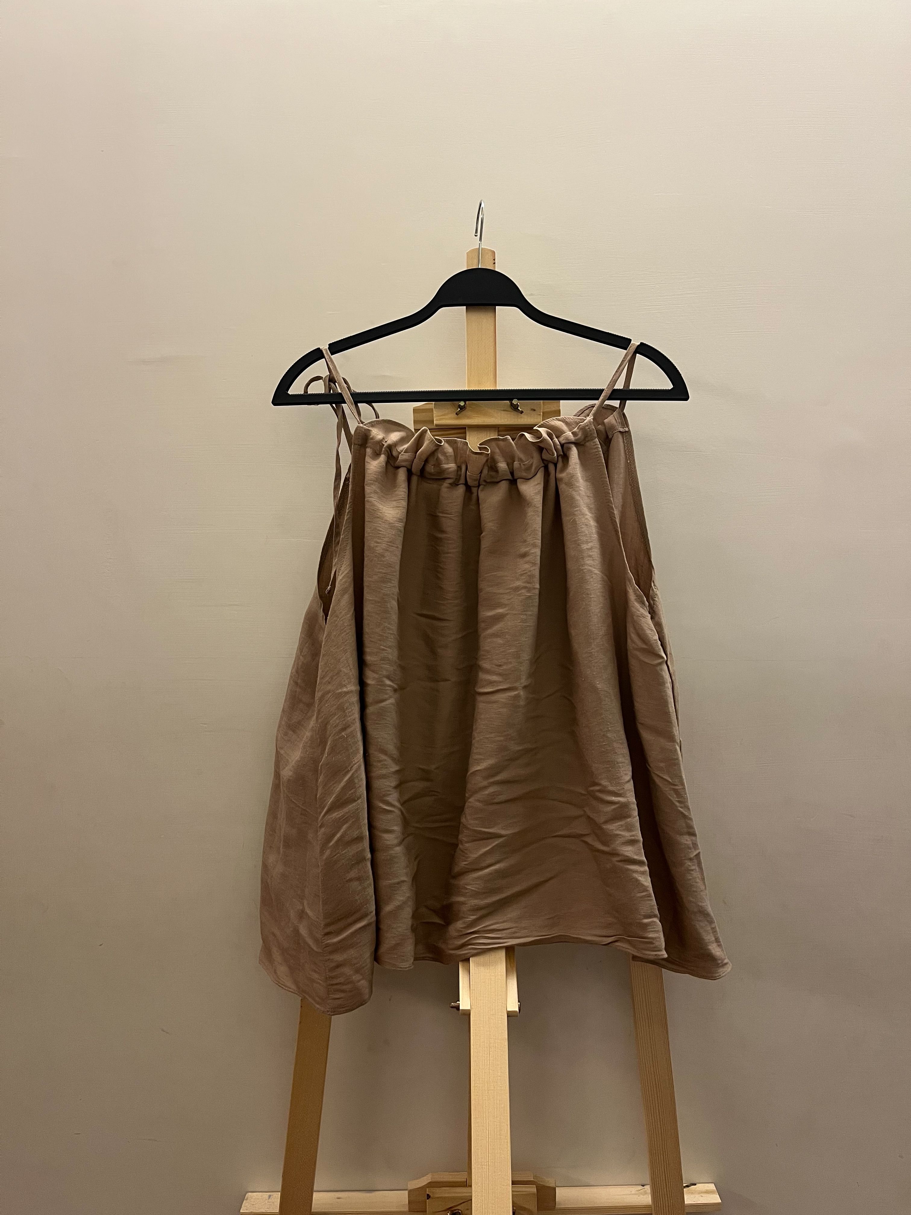 21.5 抽繩棉麻背心 咖色