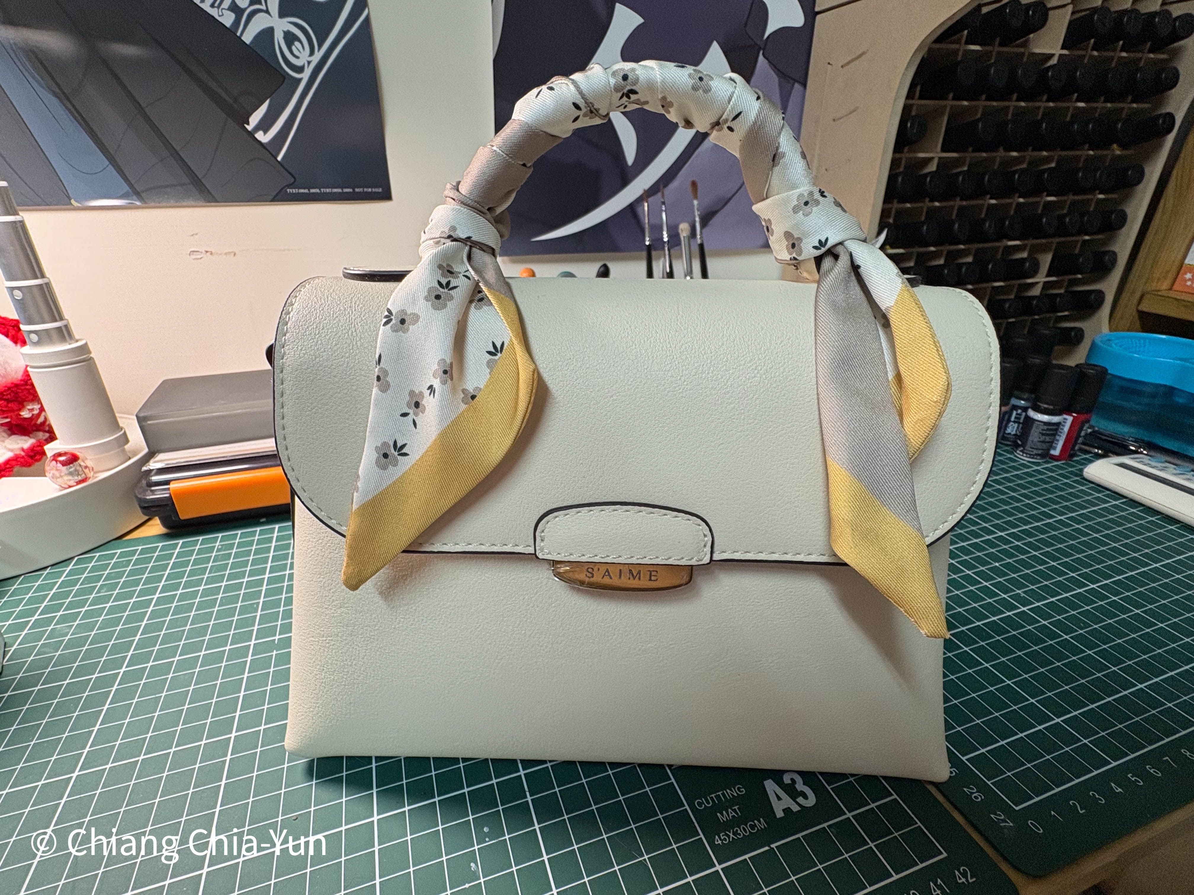 S’aime 東京計畫 白色真皮手提包 有加購絲巾 價格約2500~3500 附背帶