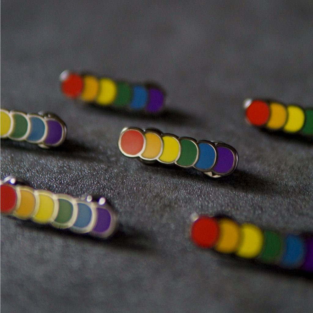 好國好民 goodgood 六色丸子金屬徽章｜違章女生x寫字練習