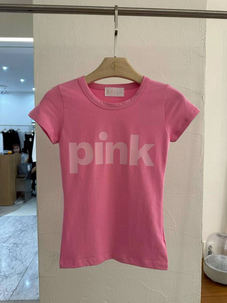 【正韓‧CatherineSelect】韓國東大門代購 Pink字母貼身短袖上衣