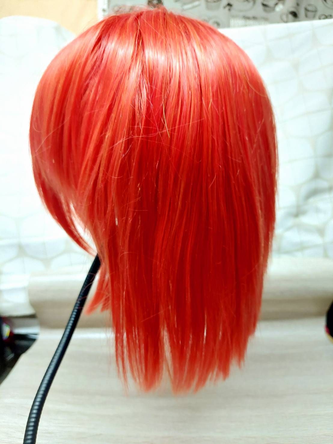 紅色（微混色）齊短髮