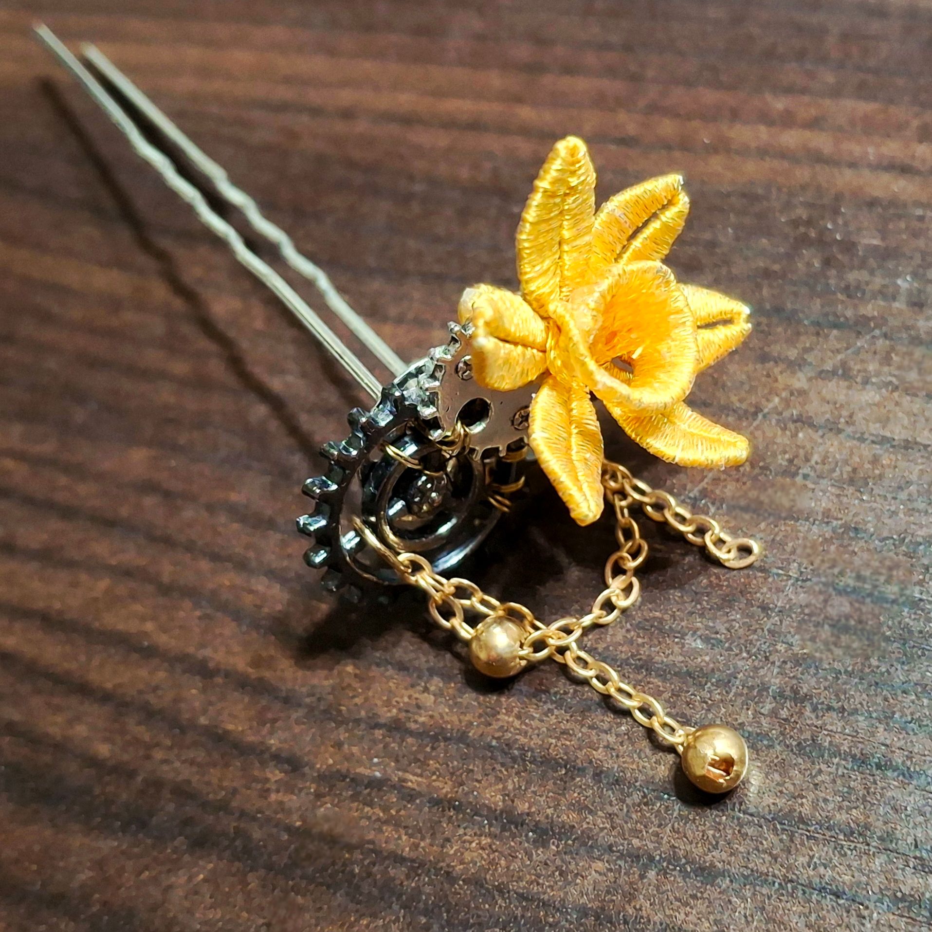 【原創纏花】TINE．幻彩黃水仙齒輪小鈿釵