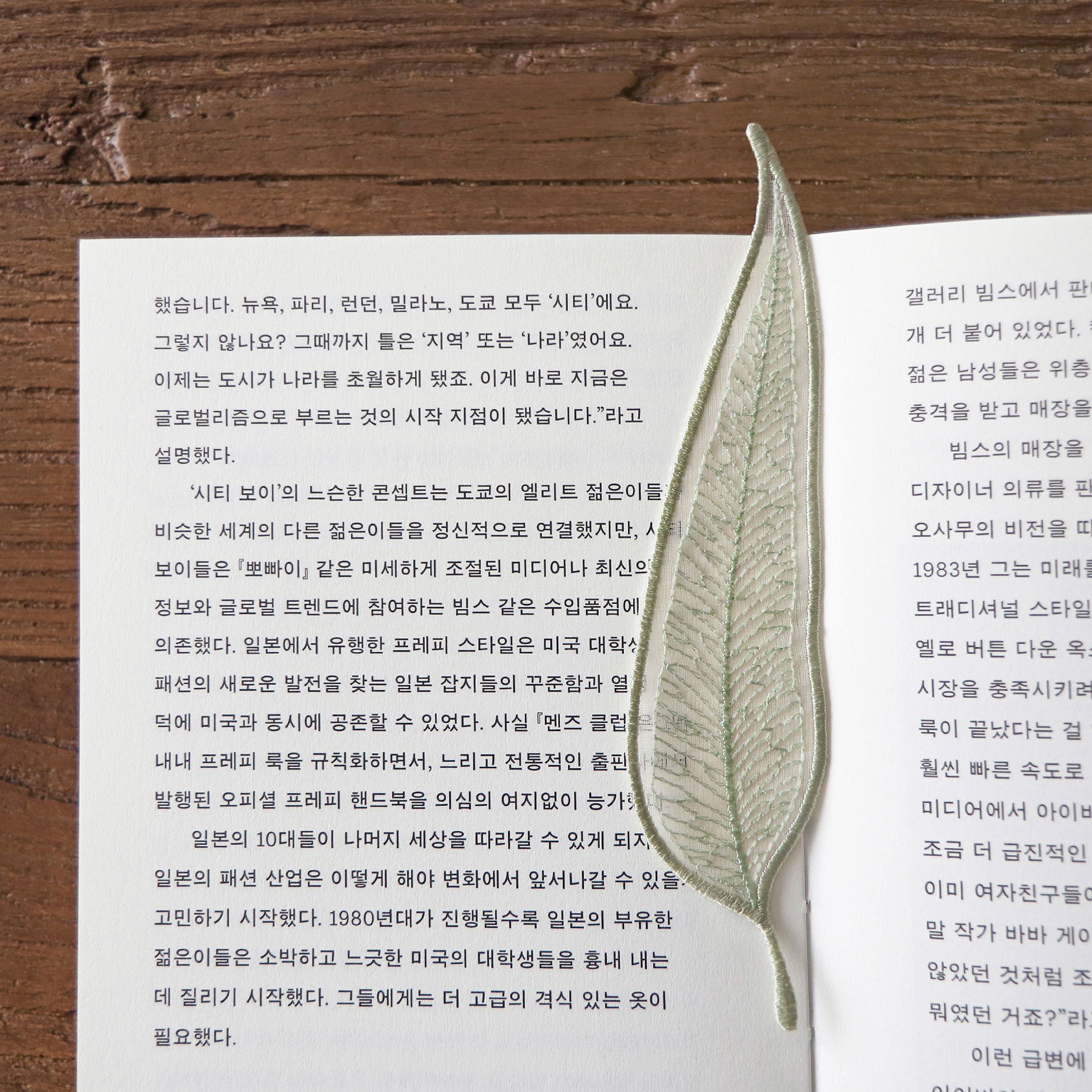 靜謐時光．尤加利葉刺繡透紗書籤 [So-eon]