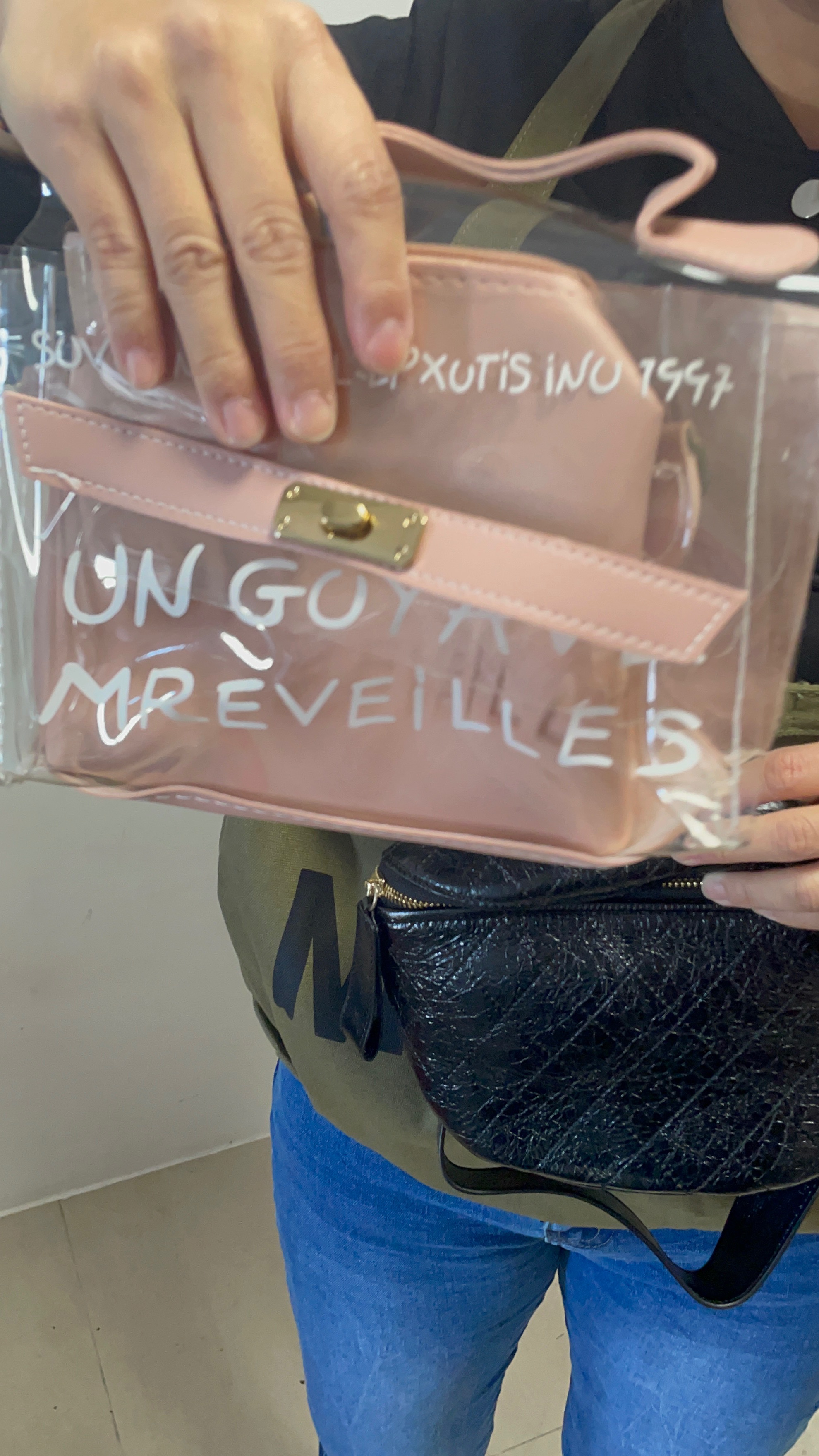 粉色手提斜背小包（化妝包可取出）