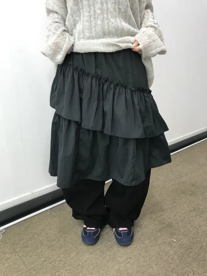 現貨-韓系黑色不規則設計感中裙